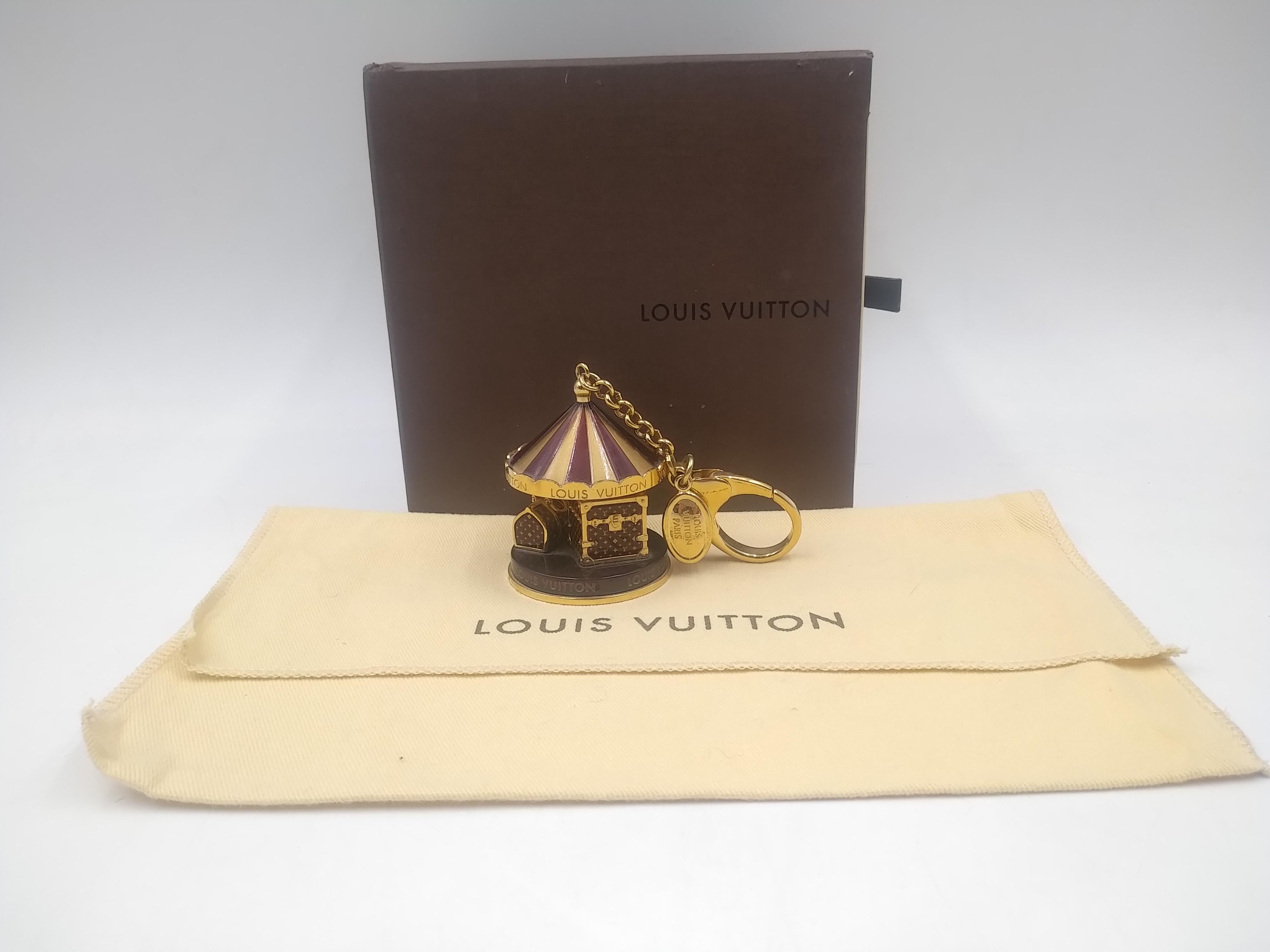 Louis Vuitton Gold/Brown Monogram Carousel Key Chain and Bag Charm For Sale 10
