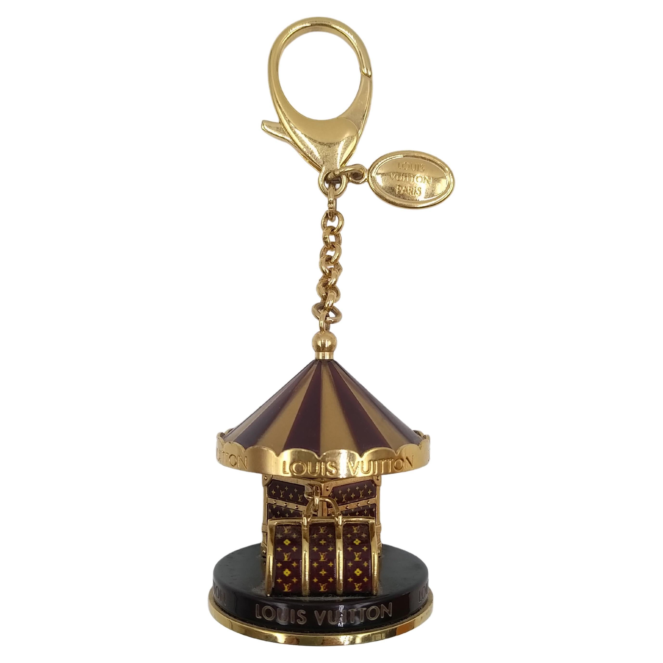 Louis Vuitton Gold/Brown Monogram Carousel Key Chain and Bag Charm, F/W 2012
- 100% authentic Louis Vuitton
- Goldtone metal
- Closure with oversized lobster clasp
- Comes with box and dust bag
