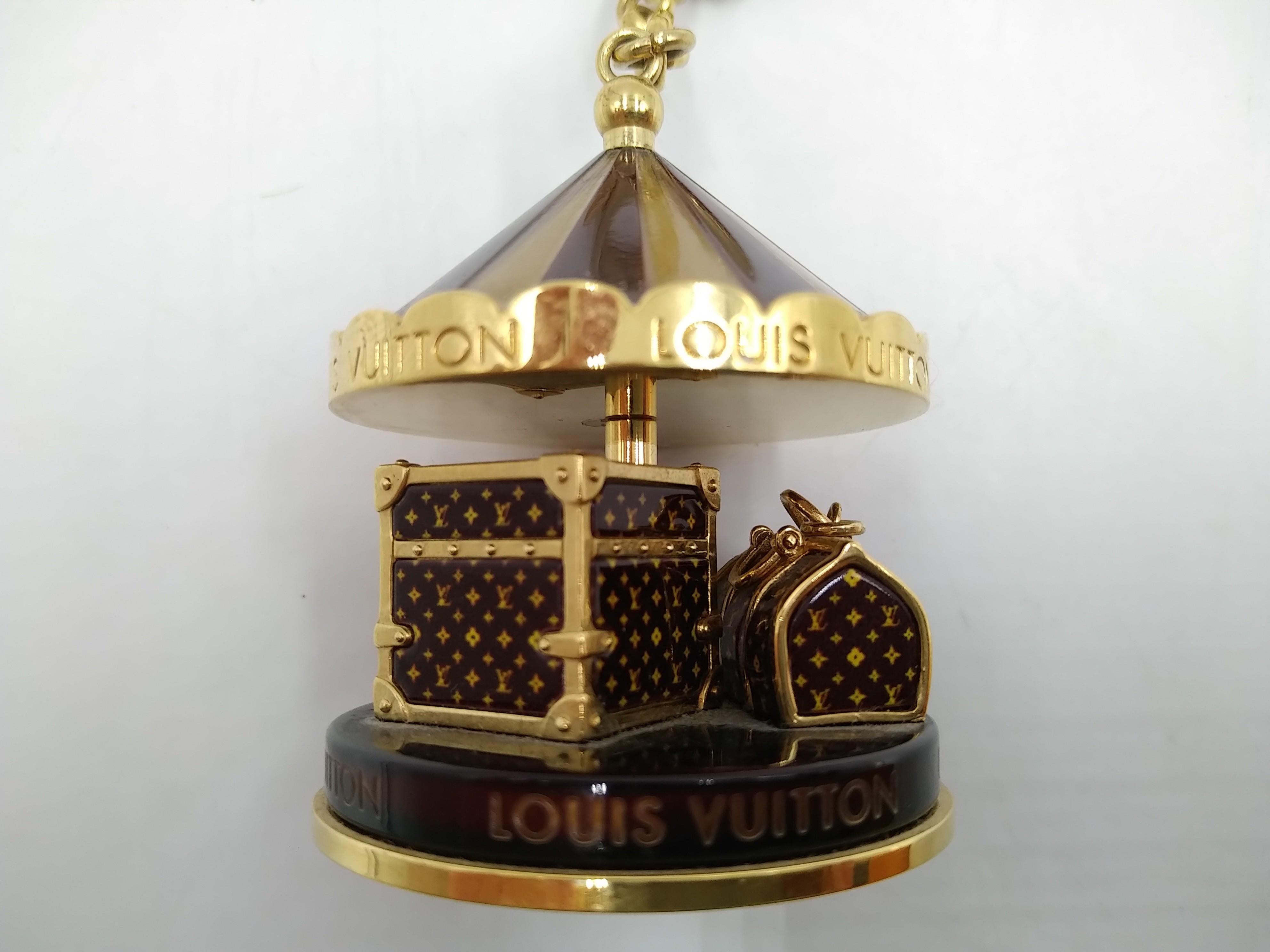 Louis Vuitton Gold/Brown Monogram Carousel Key Chain and Bag Charm In Good Condition For Sale In Lugano, Ticino