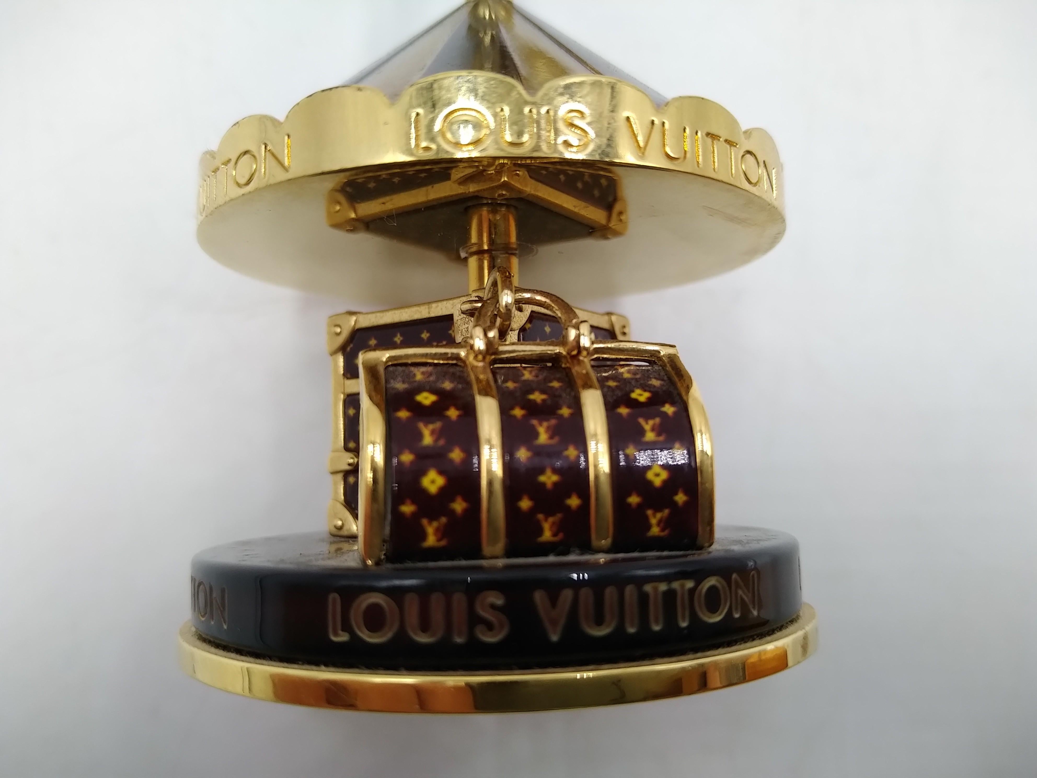 Women's or Men's Louis Vuitton Gold/Brown Monogram Carousel Key Chain and Bag Charm For Sale