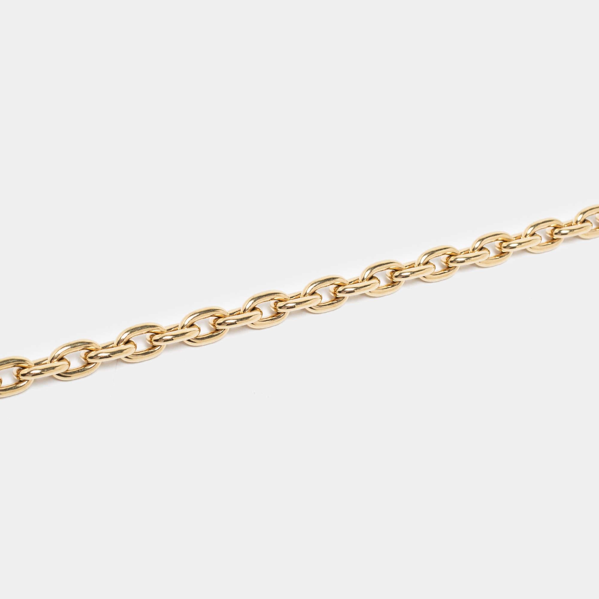 Chain link bag straps are so trendy now, and what is better than one from the house of Louis Vuitton? This version is crafted using gold-tone metal and comes with two clasps to securely attach to your bags.

