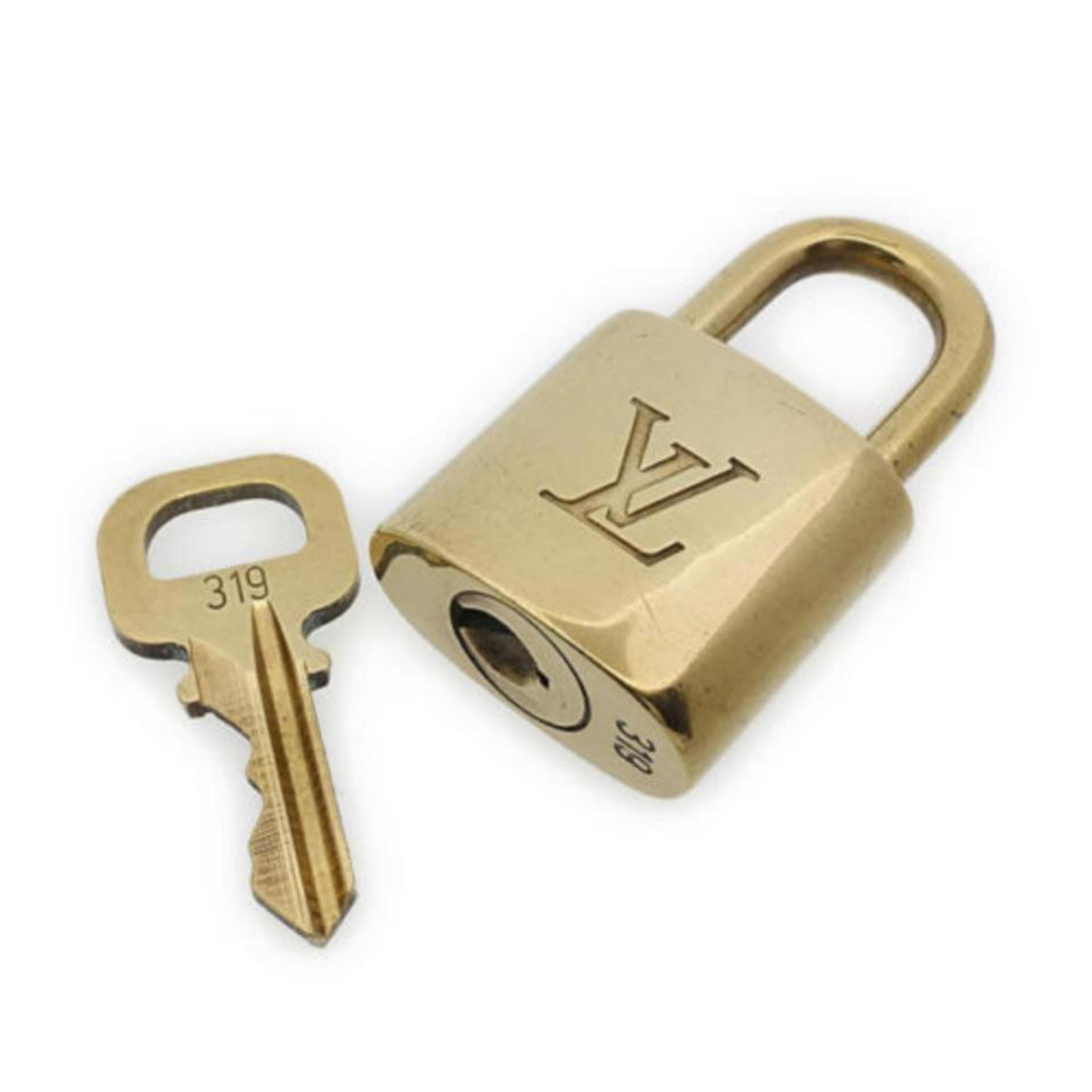 Louis Vuitton Gold Gold Single Key Lock Pad Lock and Key 867741 In Fair Condition For Sale In Forest Hills, NY