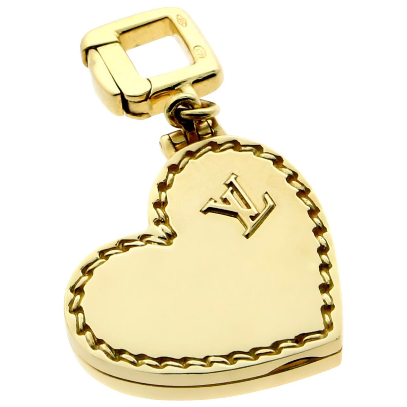 Louis Vuitton Gold Herz Medaillon Charme im Angebot