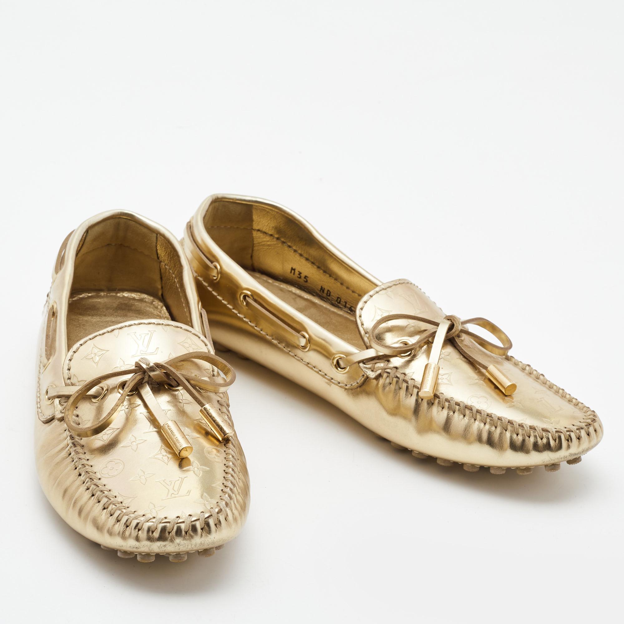 Donna Louis Vuitton Pelle Oro Gloria  Dimensioni dei mocassini  35 in vendita