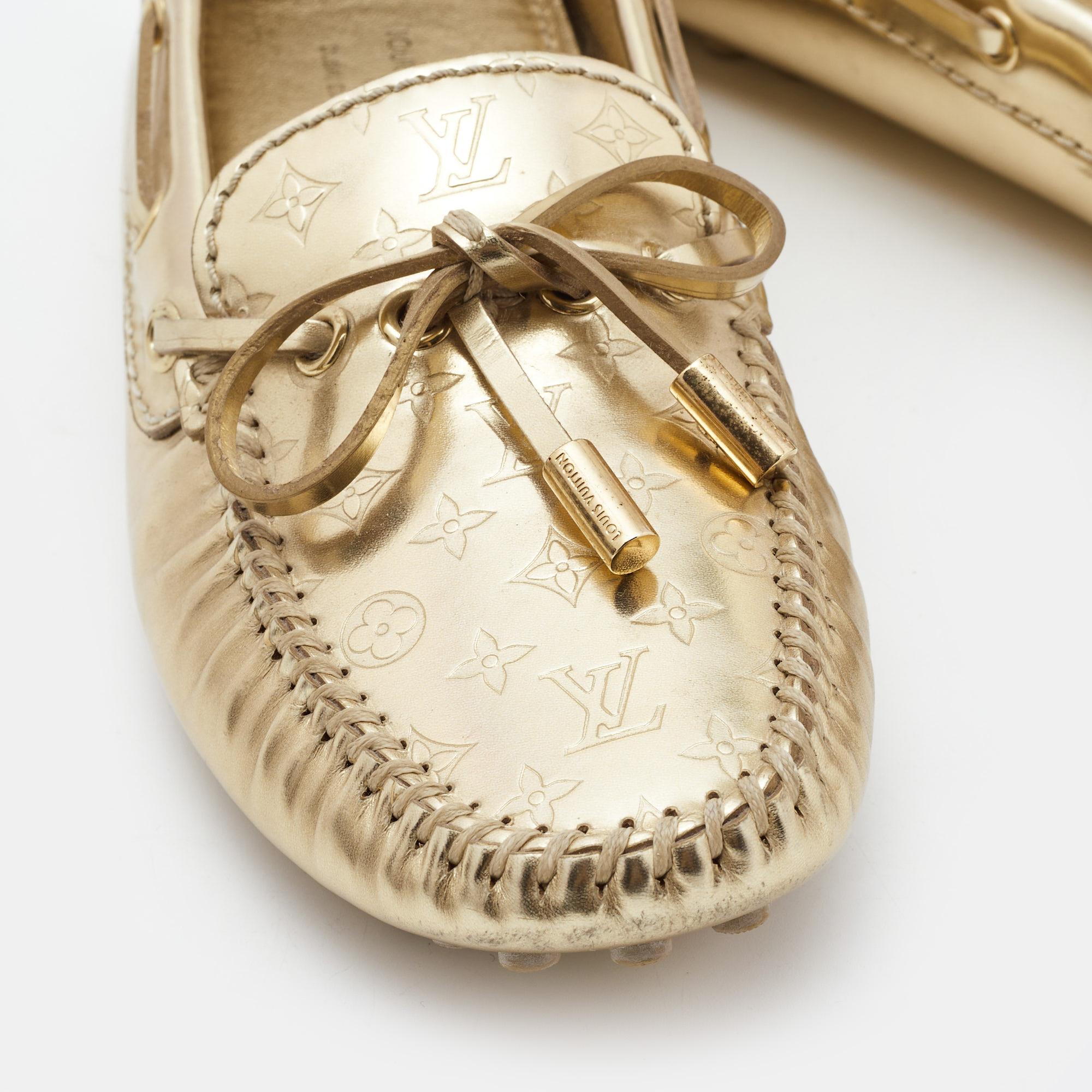 Louis Vuitton Pelle Oro Gloria  Dimensioni dei mocassini  35 in vendita 3