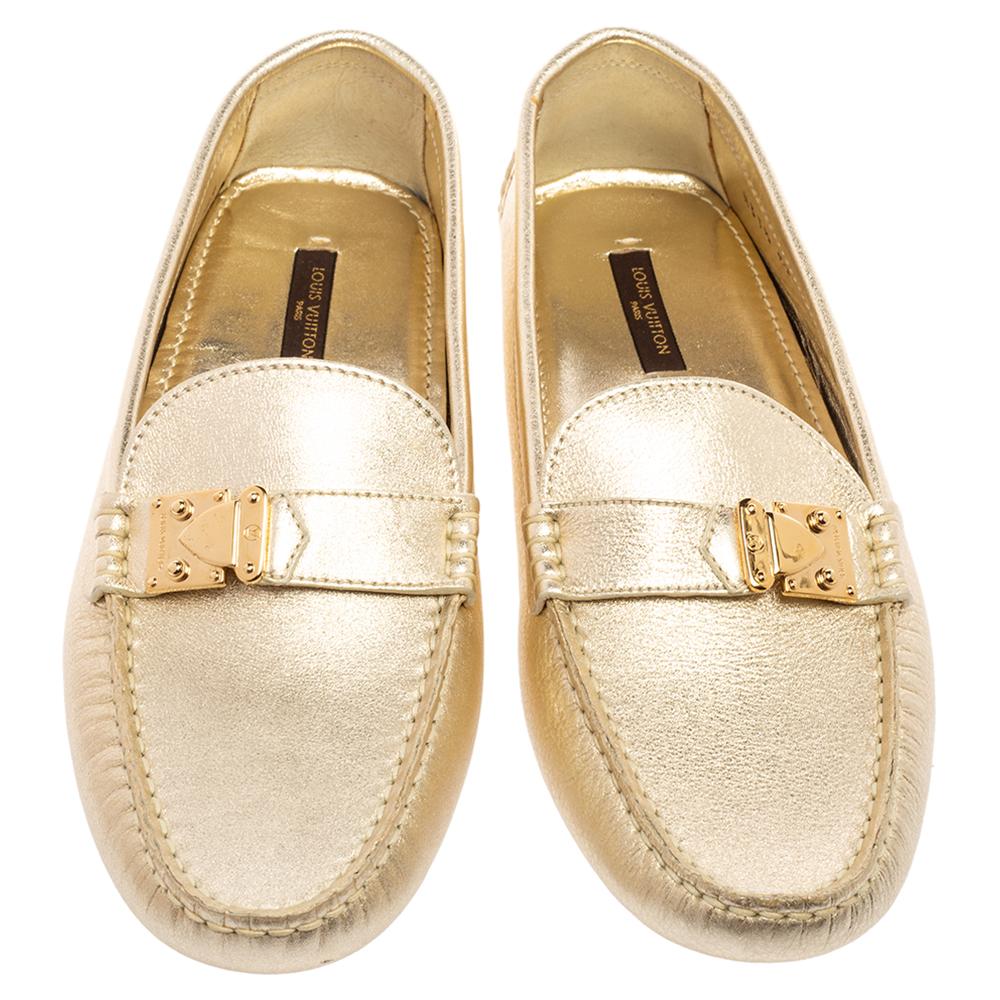 It's time to say goodbye to your old shoes and swap them with these chic loafers from Louis Vuitton. The lovely gold-hued loafers are crafted from leather and feature closed toes. The pair stands out with the gold-tone buckle detailing on the front