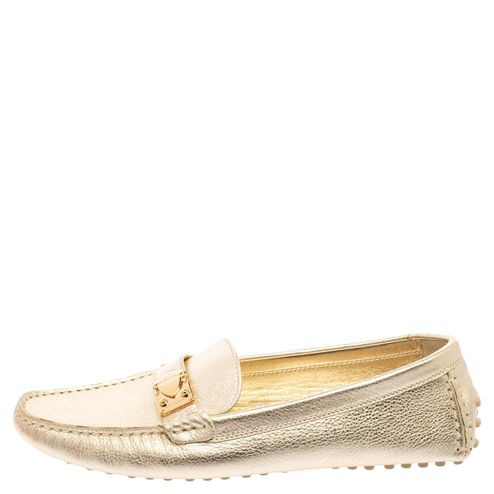 Louis Vuitton Gold Leather Lombok Driver Loafers Size 37.5 In New Condition In Dubai, Al Qouz 2