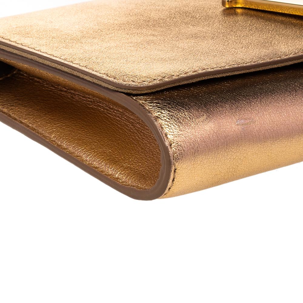 Louis Vuitton Louise Clutch aus goldenem Leder 2