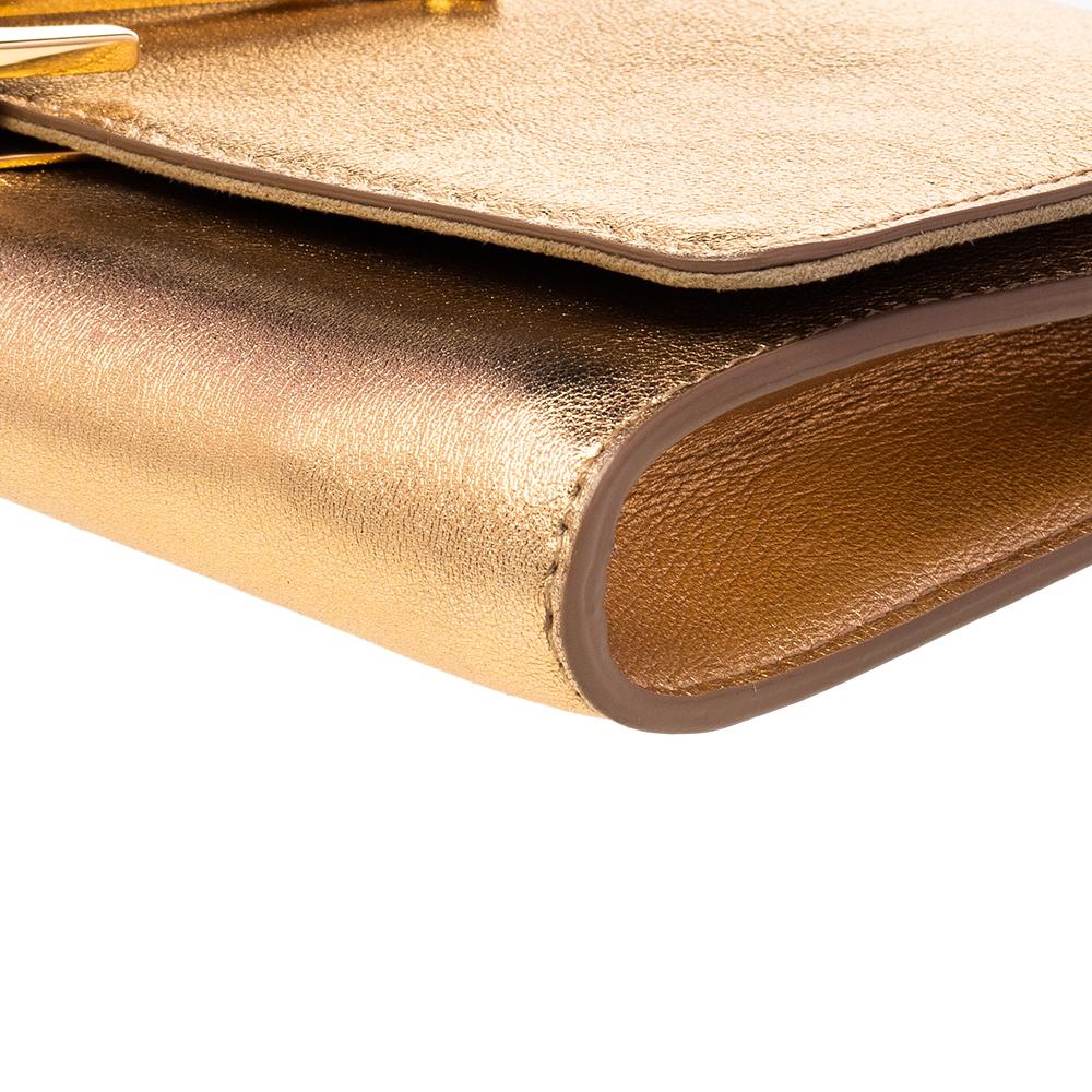 Louis Vuitton Louise Clutch aus goldenem Leder 3