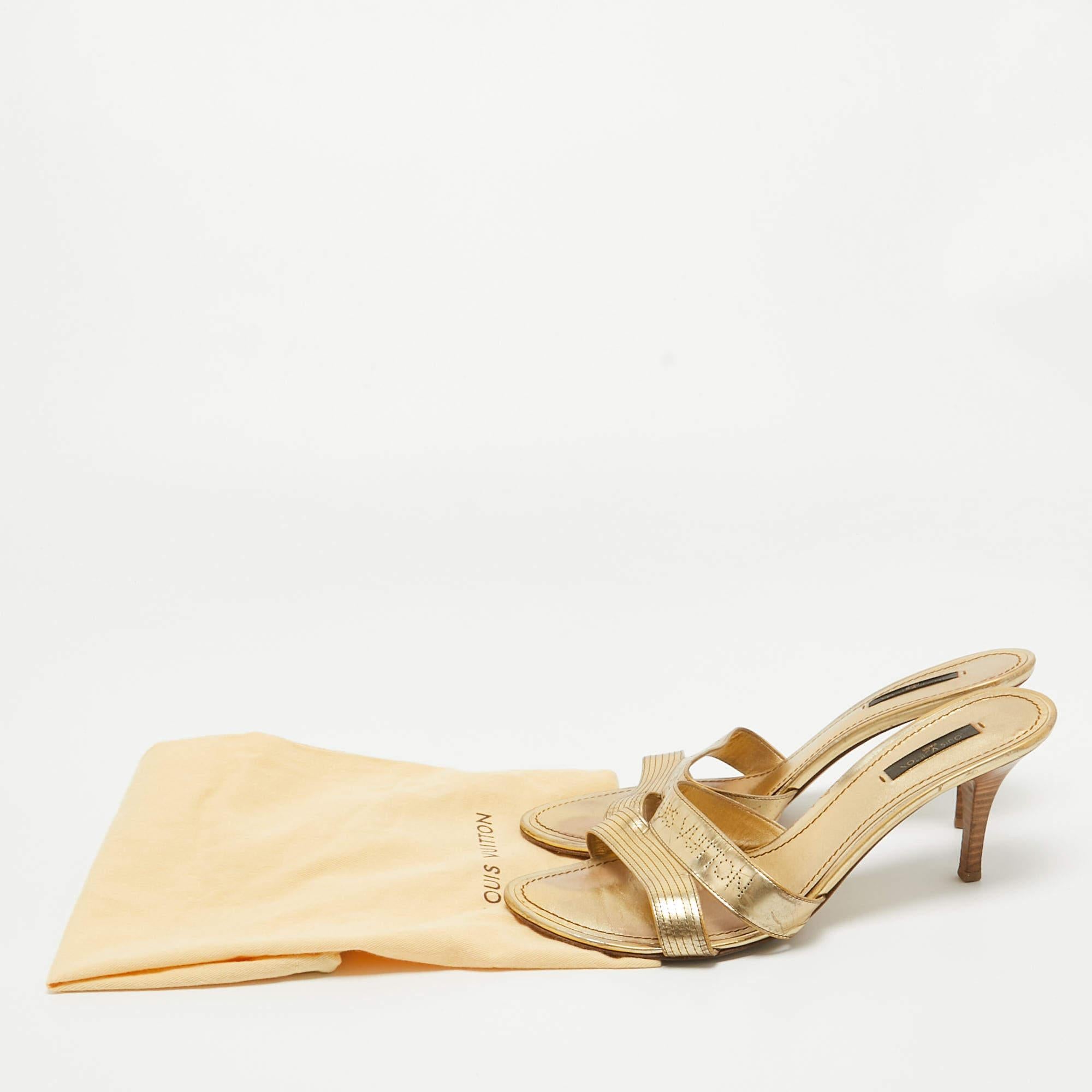 Louis Vuitton Gold Leather Slides Sandals Size 40.5 For Sale 5