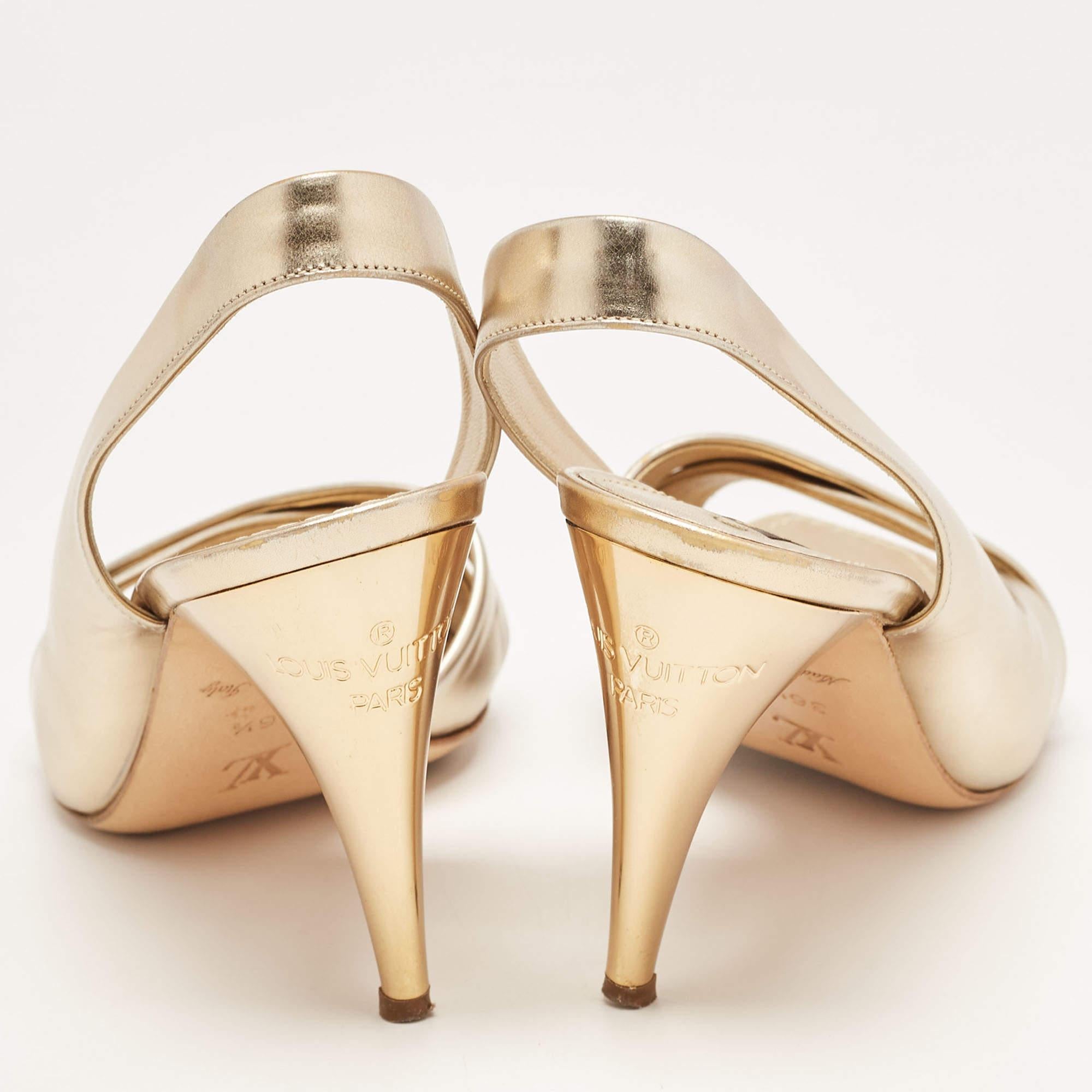 Louis Vuitton Gold Leder Slingback-Sandalen mit Slingback-Sandalen Größe 36,5 im Zustand „Relativ gut“ im Angebot in Dubai, Al Qouz 2