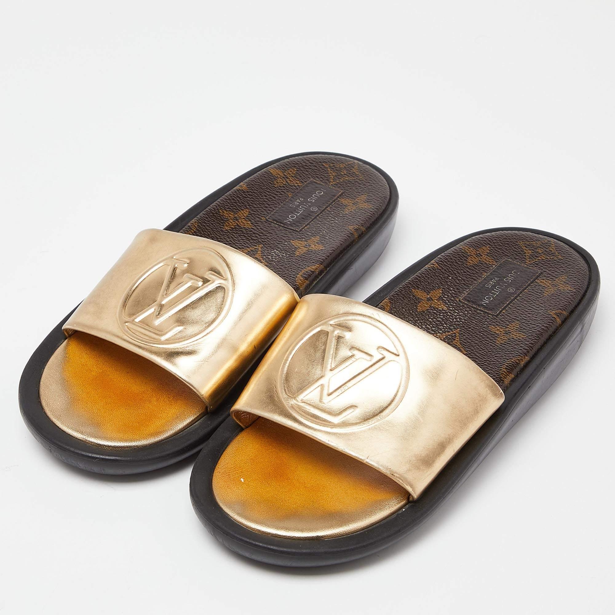 A perfect blend of luxury, style, and comfort, these designer flats are made using quality materials and frame your feet in the most refined way. They can be paired with a host of outfits from your wardrobe.