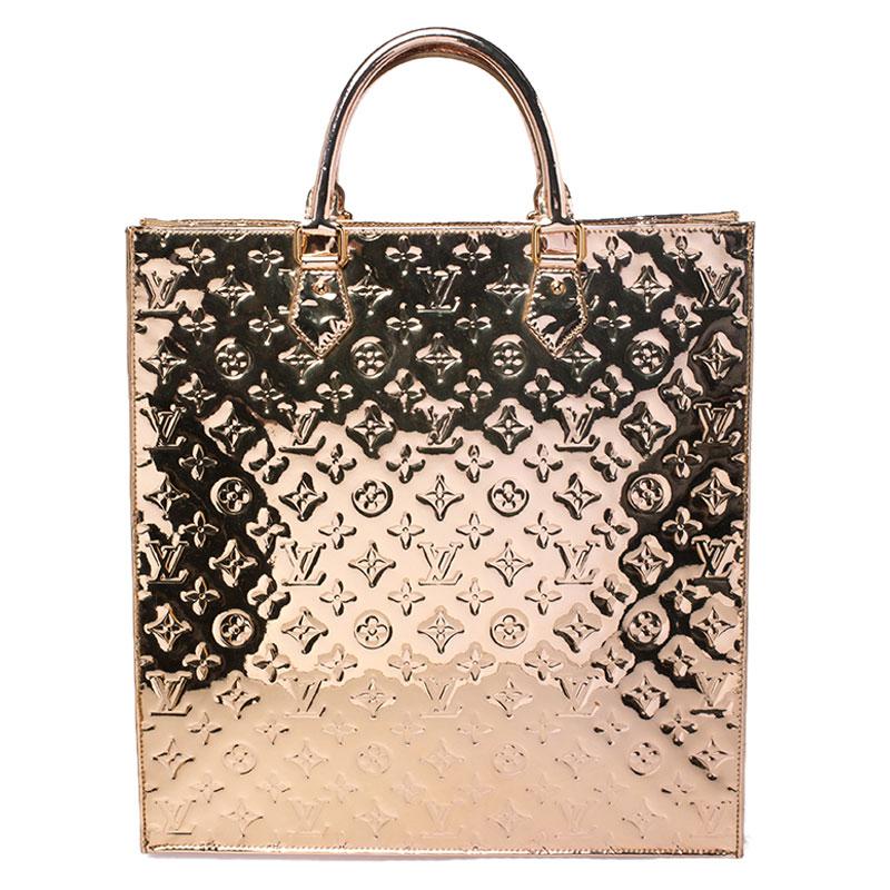 We all know Louis Vuitton is know for making bags that are exquisite and lasting. This limited edition Sac Plat tote is a beauty like all the others. It comes crafted from gold Miroir Monogram leather and designed in a structured shape with two