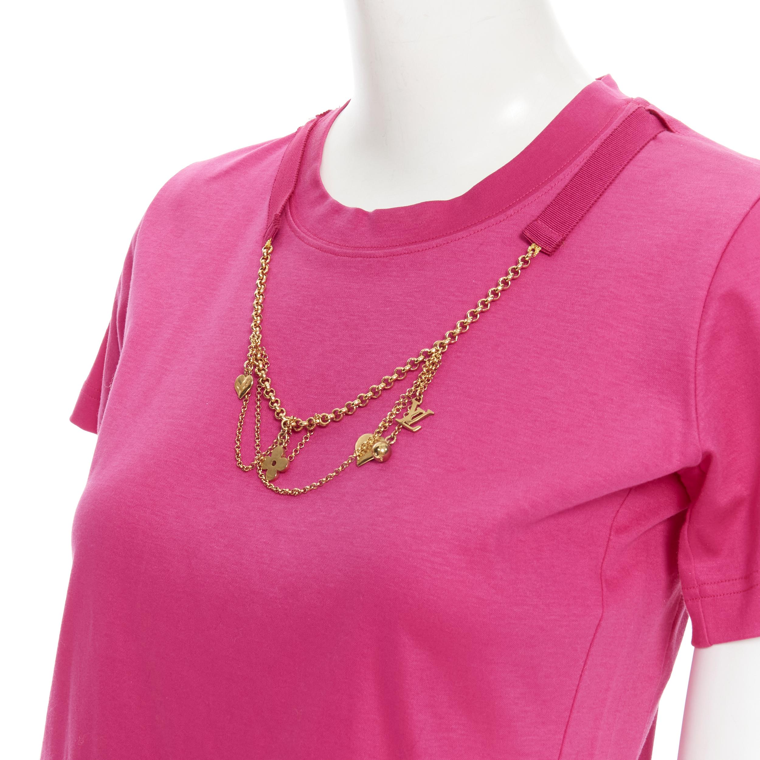 Women's LOUIS VUITTON gold LV charm multi chain ribbon necklace pink cotton tshirt M