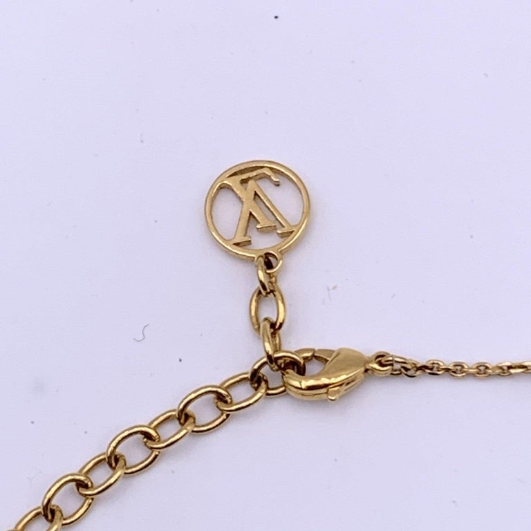 Louis Vuitton Gold Metal LV and Me Letter Pendant Necklace For Sale at  1stDibs
