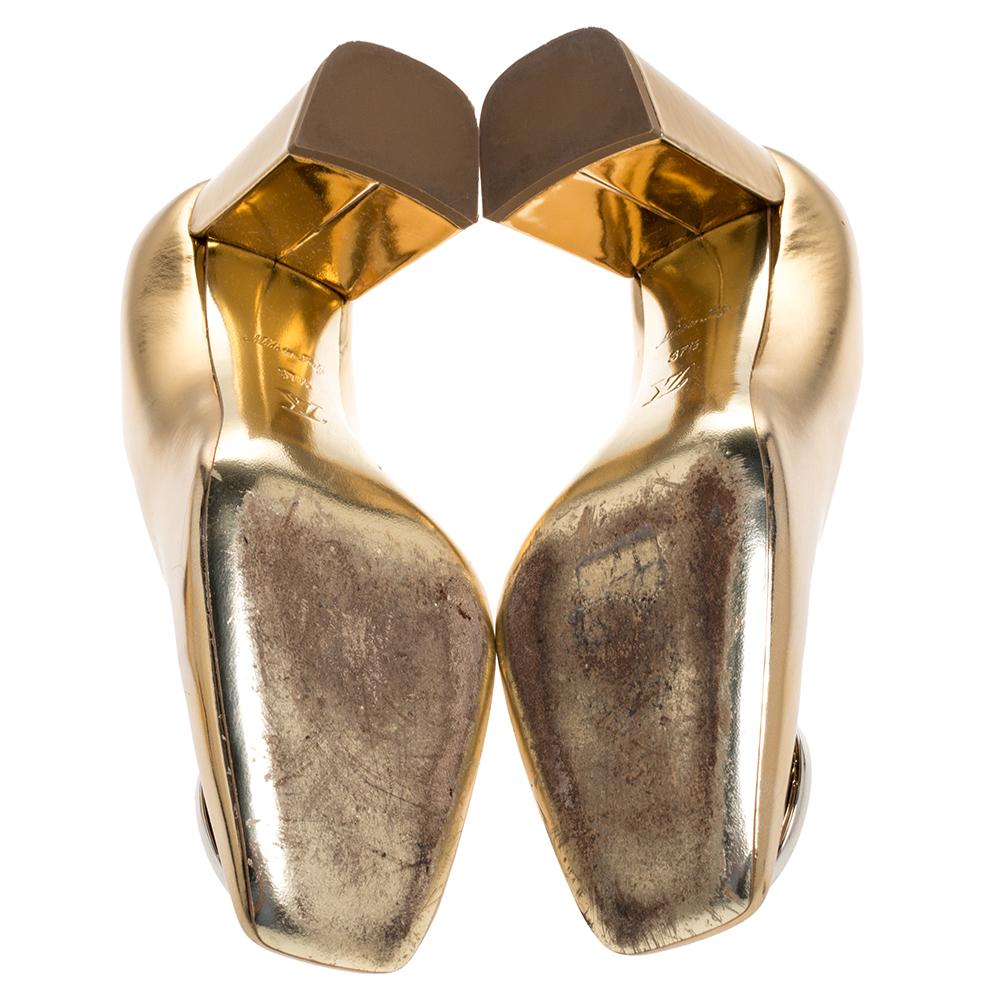 Louis Vuitton Gold Metallic Foil Leather Madeleine Square Toe Pumps Size 37.5 In Good Condition In Dubai, Al Qouz 2