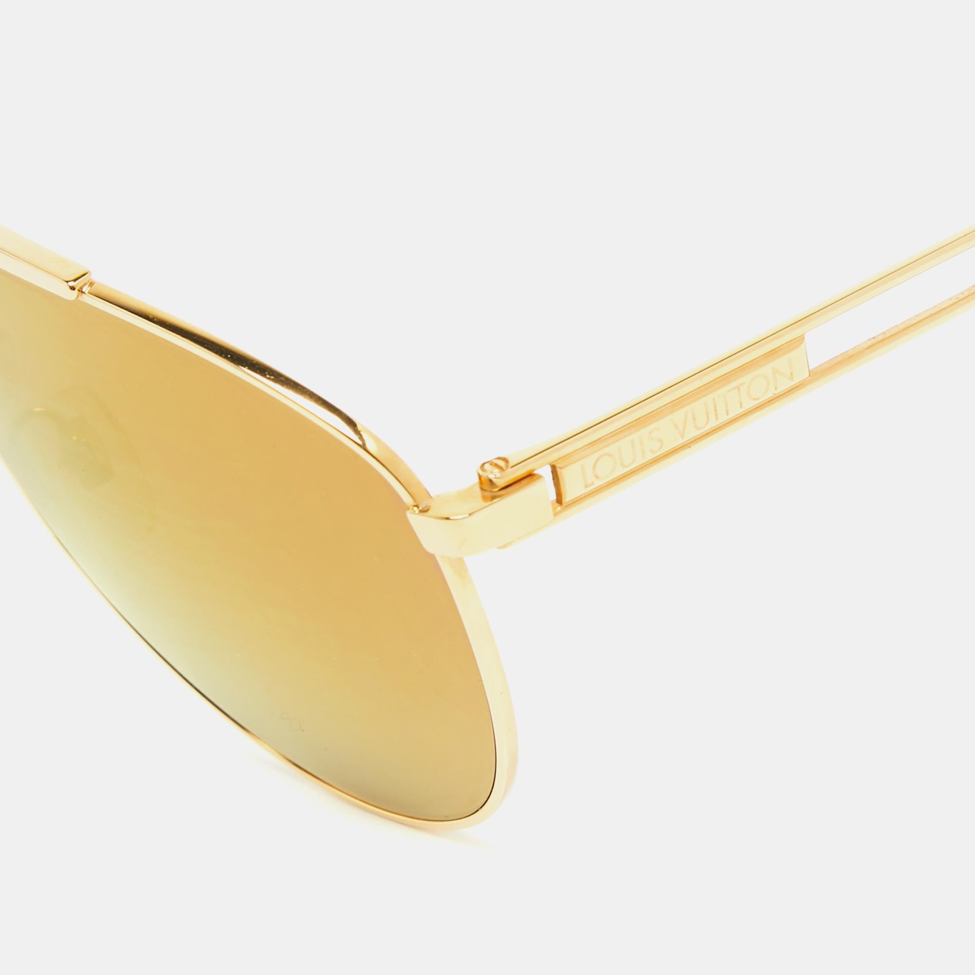 Embrace sunny days in full style with help from this pair of sunglasses by LV. Created with expertise, the luxe sunglasses feature a well-designed frame and high-grade lenses that are equipped to protect your eyes.