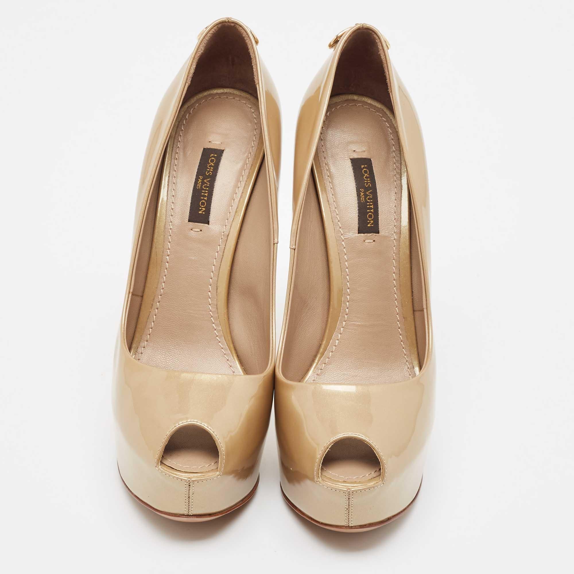 Louis Vuitton Gold Oh Really! Peep Toe Pumps Size 37.5 In Good Condition In Dubai, Al Qouz 2