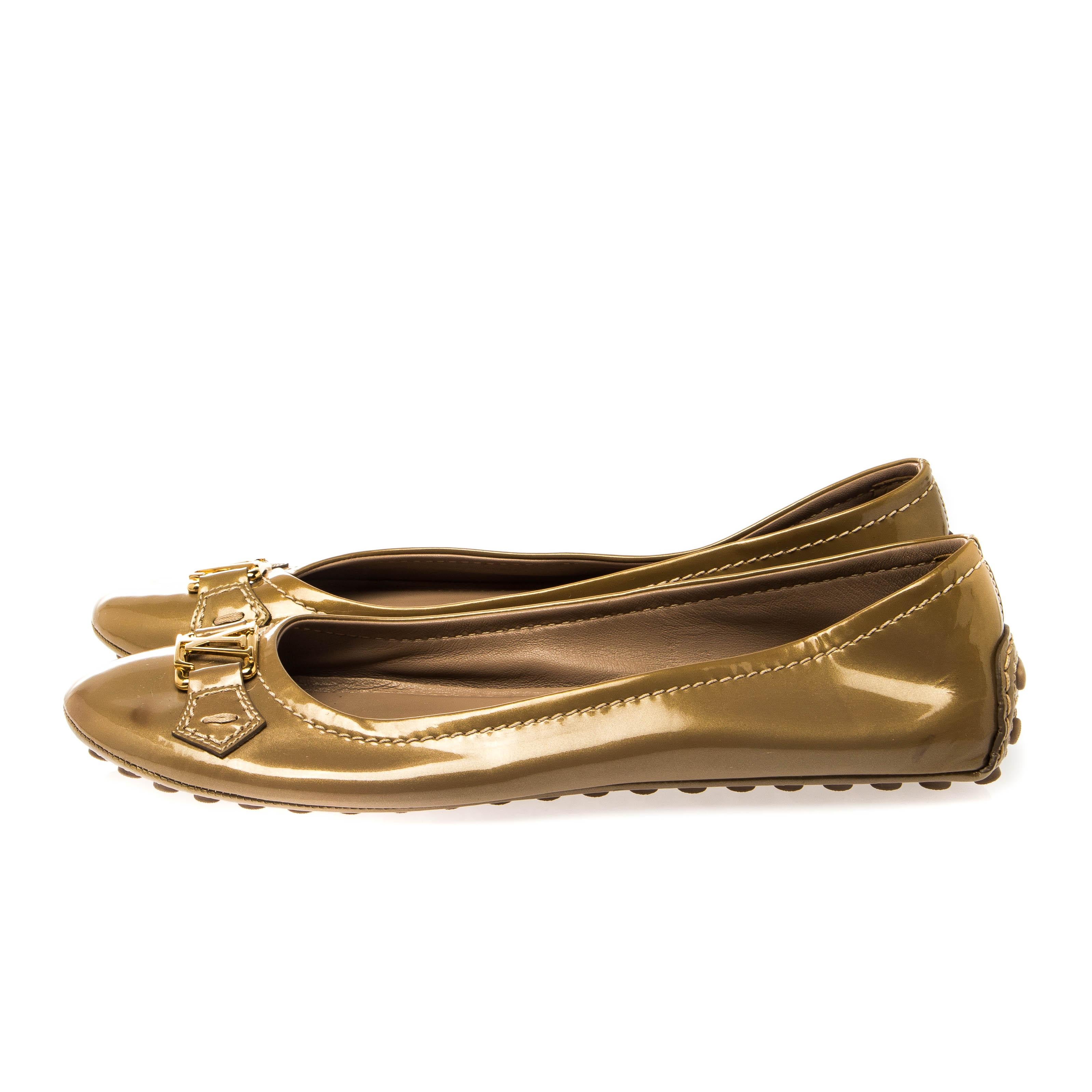 Louis Vuitton Gold Patent Leather Oxford Ballet Flats Size 40.5 In Good Condition In Dubai, Al Qouz 2