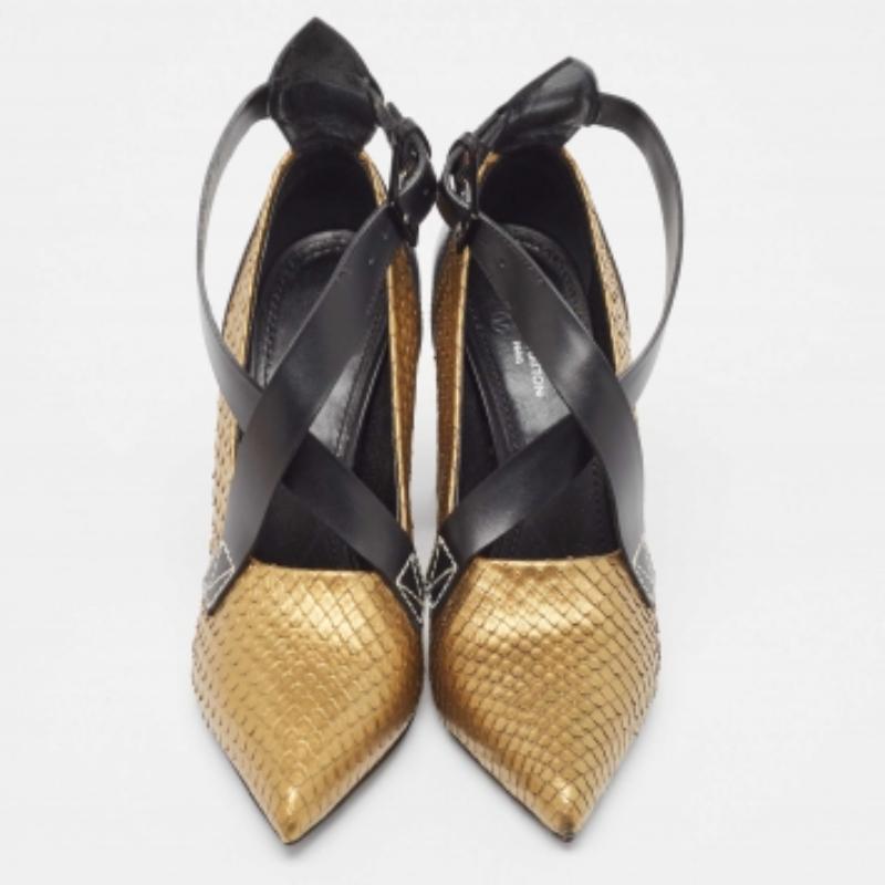 De las mujeres Louis Vuitton Bombas de piel y pitón dorado con tiras entrecruzadas Talla 36.5 en venta