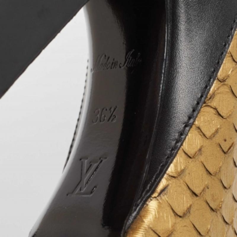 Louis Vuitton Bombas de piel y pitón dorado con tiras entrecruzadas Talla 36.5 en venta 4