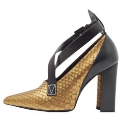Louis Vuitton Bombas de piel y pitón dorado con tiras entrecruzadas Talla 36.5