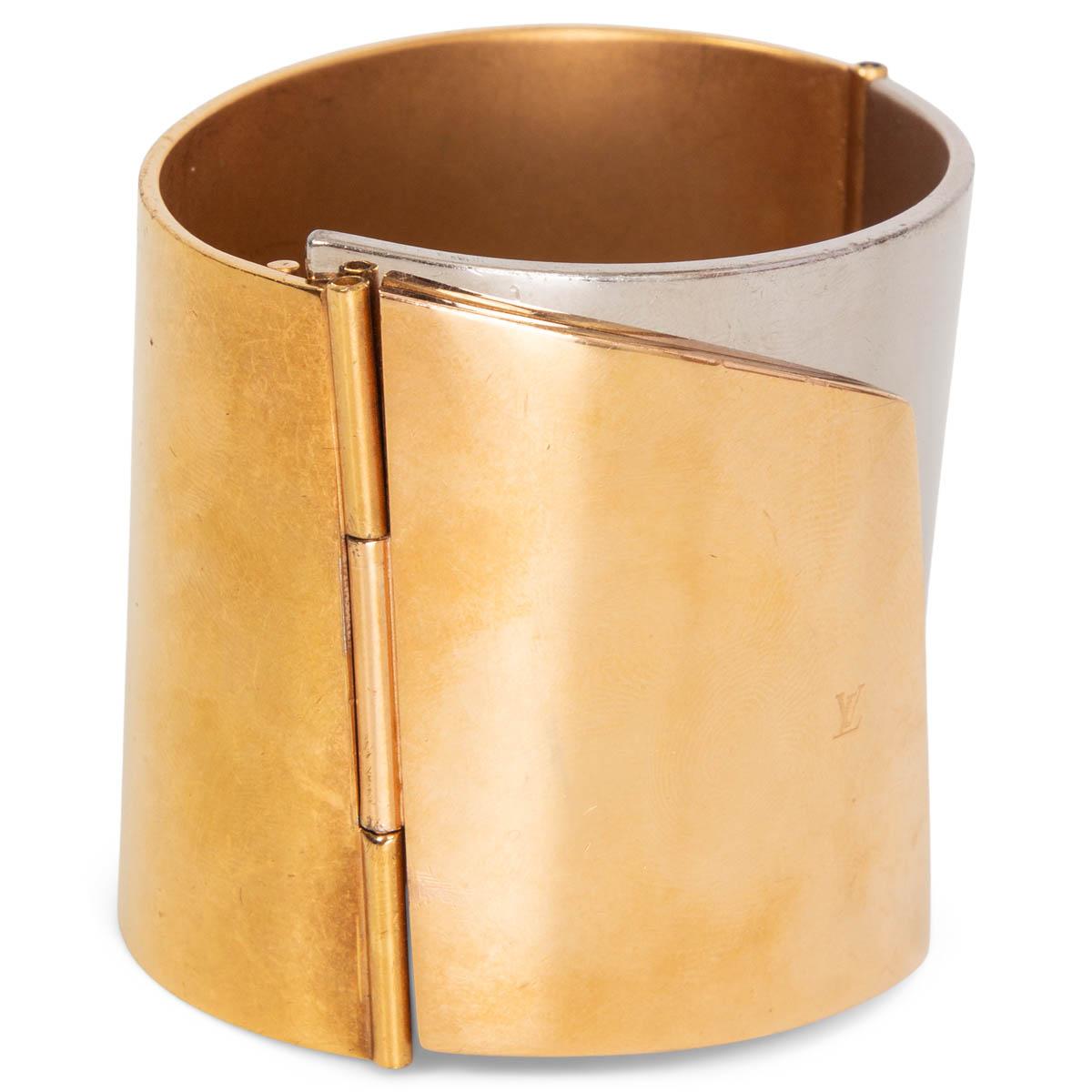 100% authentische Louis Vuitton 'My Epi' Manschette aus gold- und silberfarbenem Metall. Wird mit einem Magnetverschluss geöffnet. Wurde getragen und zeigt Verschleiß und Kratzer allover. Insgesamt in gutem Zustand. 

Messungen
Höhe	5cm