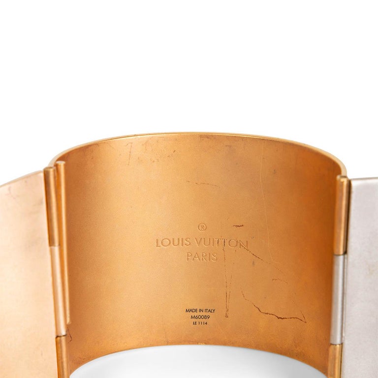 Louis Vuitton LV EPI Bracelet Gold Metal. Size L