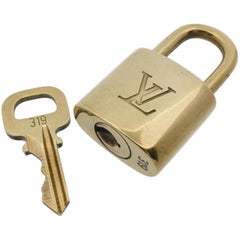 Louis Vuitton Gold Single Key Lock Pad Lock and Key 867554 Louis Vuitton Gold Single Key Lock Pad Lock and Key 867554