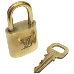 Louis Vuitton Gold Single Key Lock Pad Lock and Key 867579 Louis Vuitton Gold Single Key Lock Pad Lock and Key 867579