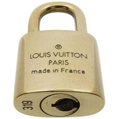 Louis Vuitton Gold Single Key Lock Pad Lock and Key 867585 Louis Vuitton Gold Single Key Lock Pad Lock and Key 867585