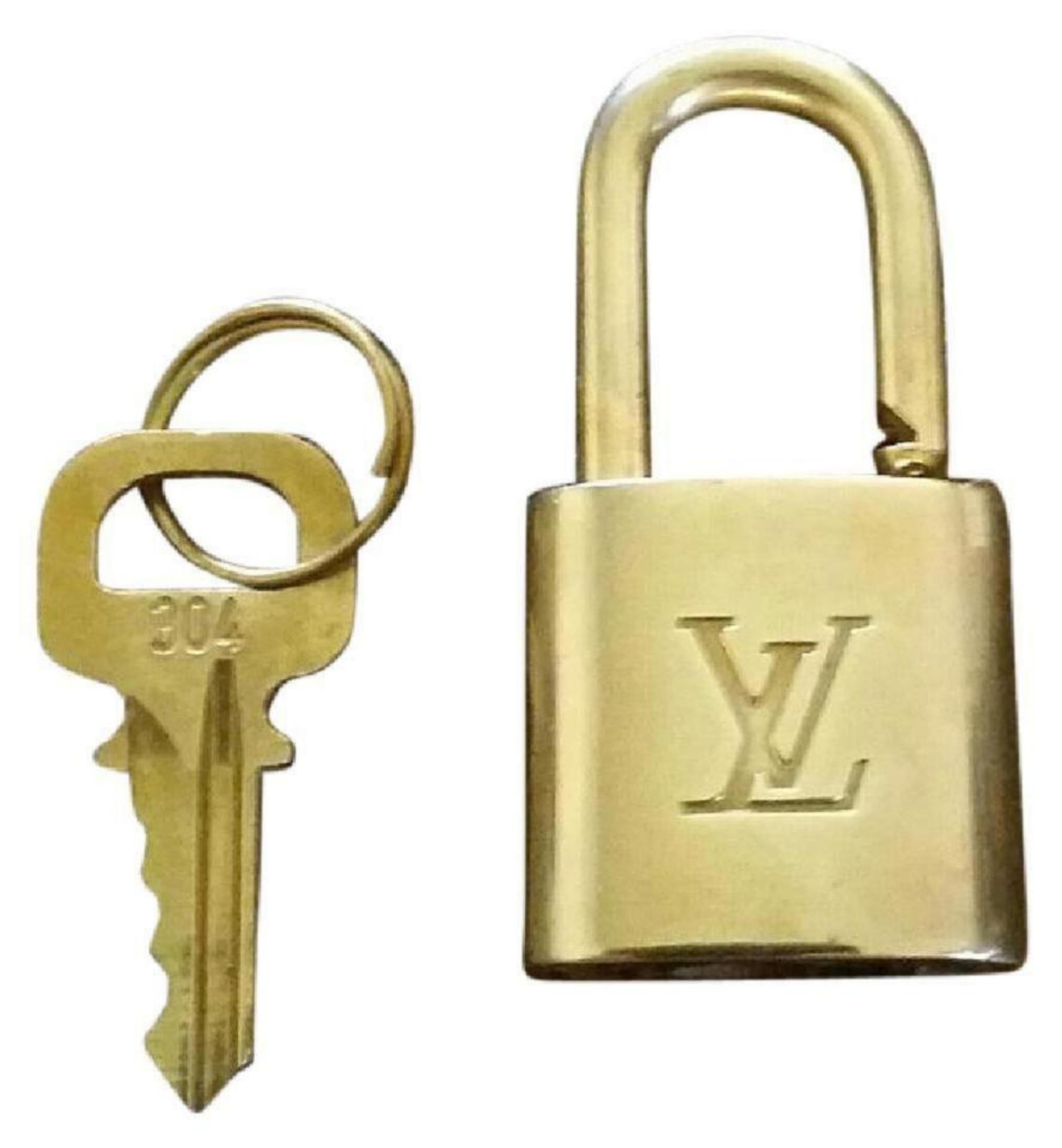 Louis Vuitton Gold Single Key Lock Pad Lock and Key 867586 For Sale 2