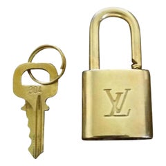Louis Vuitton Gold Single Key Lock Pad Lock and Key 867731 Louis Vuitton Gold Single Key Lock Pad Lock and Key 867731
