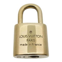 Louis Vuitton Gold Single Key Lock Pad Lock and Key 868252 Louis Vuitton Gold Single Key Lock Pad Lock and Key 868252