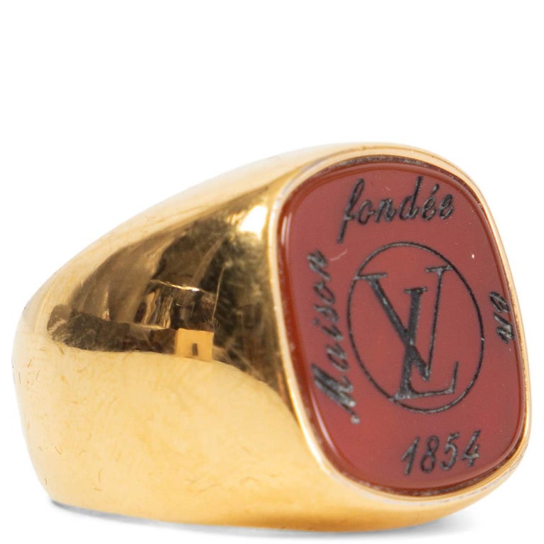 LOUIS VUITTON gold-tone and brown SIGNET Ring 7.75 at 1stDibs  lv signet  ring, monogram signet ring louis vuitton, louis vuitton signet ring gold