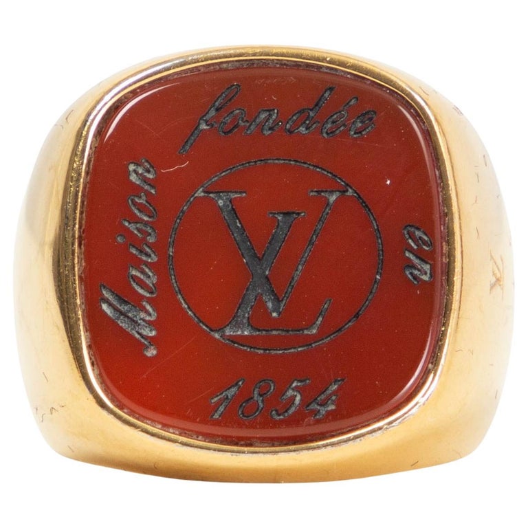 LOUIS VUITTON gold-tone and brown SIGNET Ring 7.75 at 1stDibs | lv signet  ring, lv monogram signet ring, monogram signet ring louis vuitton