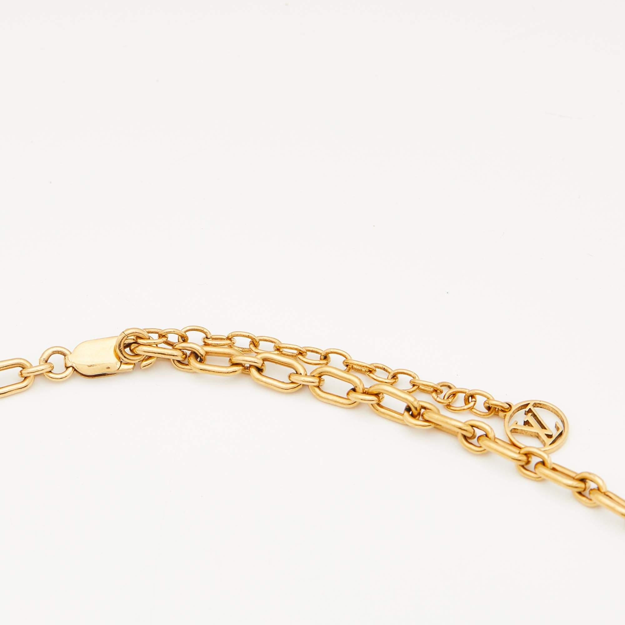 Louis Vuitton Gold Tone Padlock Pendant Necklace In Good Condition In Dubai, Al Qouz 2