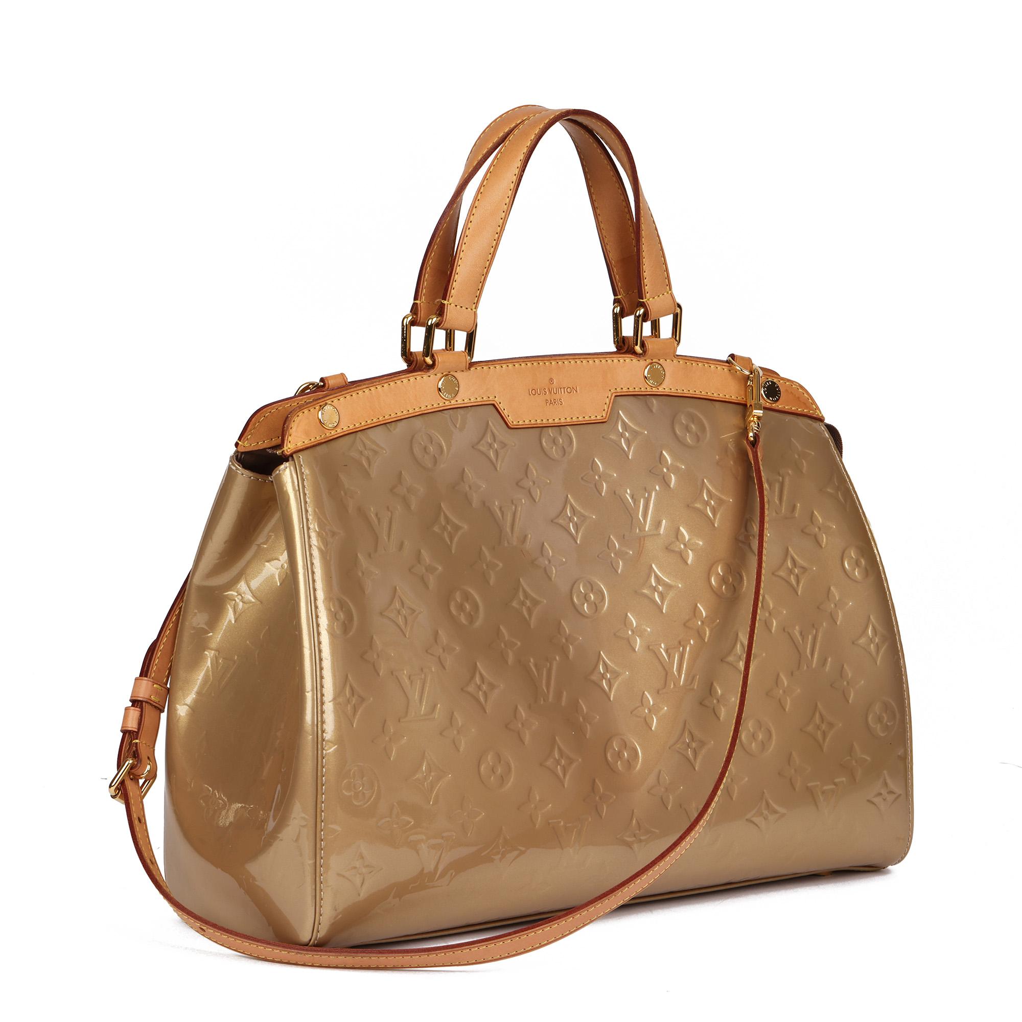 LOUIS VUITTON
Gold Vernis Leather Brea GM

Xupes Reference: CB696
Serial Number: SR2142
Age (Circa): 2012
Accompanied By: Louis Vuitton Dust Bag, Shoulder Strap
Authenticity Details: Date Stamp (Made in France)
Gender: Ladies
Type: Tote,