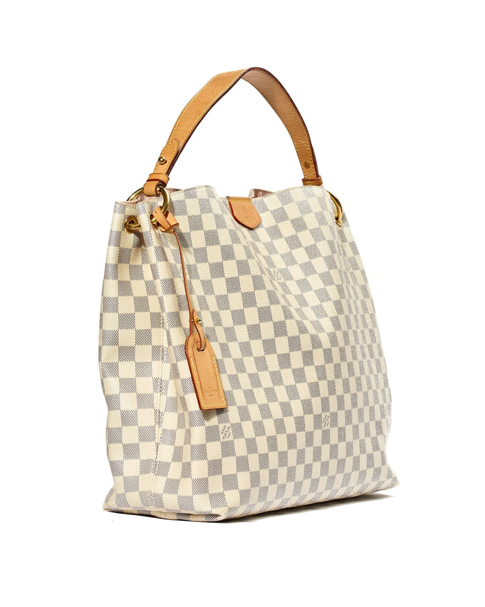 Louis Vuitton's signature Gracefull bag in size MM, made of beige canvas with Damier Azur pattern, cowhide inserts and gold hardware. Equipped with an internal magnetic closure, the interior is lined with pink canvas and features a convenient