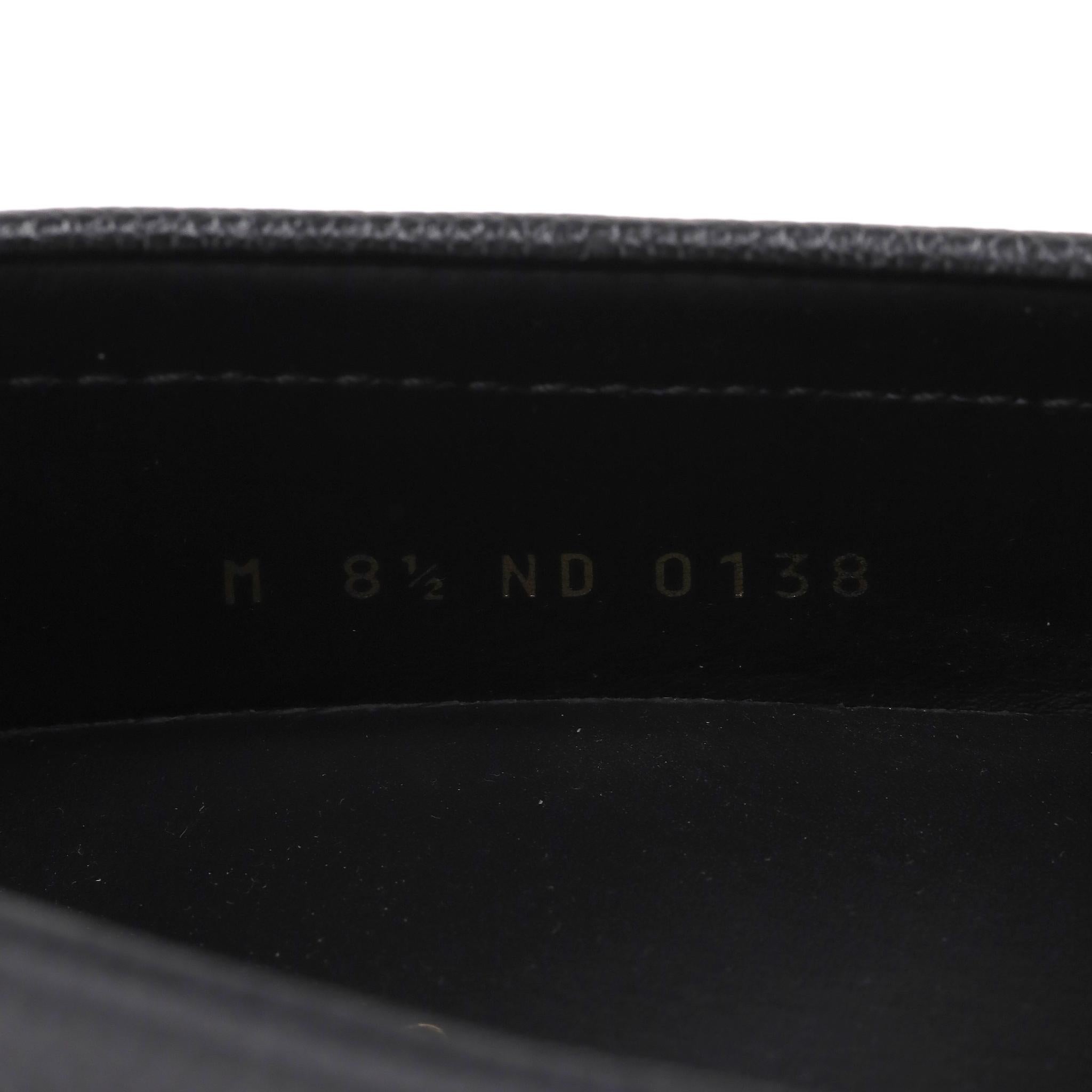 Louis Vuitton Loafers aus genarbtem Leder mit 'LV'-Schließe im Angebot 4