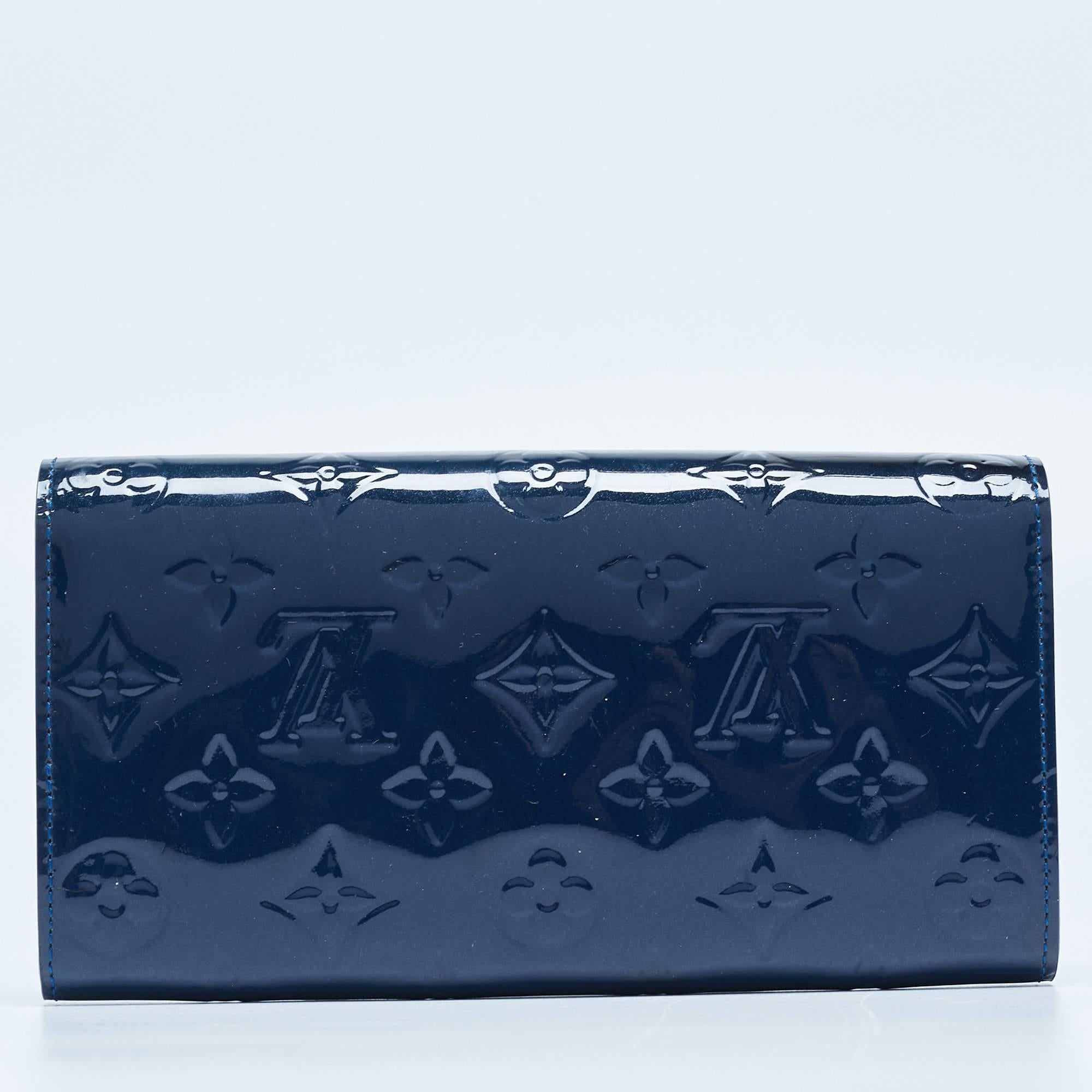 This LV blue wallet is conveniently designed for everyday use. It comes with a well-structured interior for you to neatly arrange your cards and cash.

Includes: Original Dustbag, Original Box, Info Booklet, Original Dust Cloth