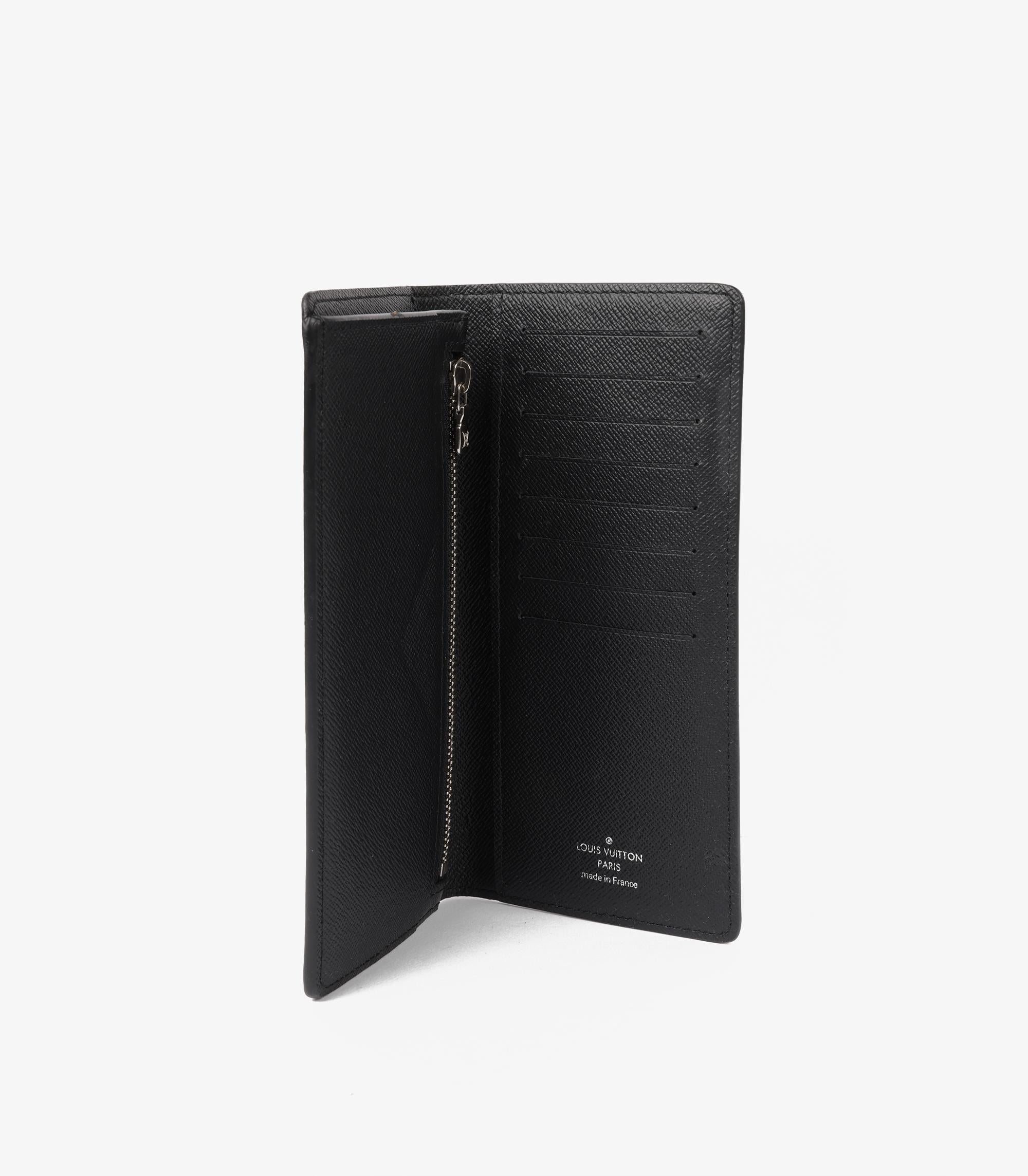 Portafoglio Louis Vuitton Graphite Damier Coated Canvas Brazza Bi-Fold

Dettagli del prodotto
Xupes Ref: CAA0089
Marchio: Louis Vuitton
Model No: Portafoglio Brazza Bi-Fold
Tipo: Portafoglio
Numero di serie: TN0147
Età: 2017
Accompagnato da: Borsa