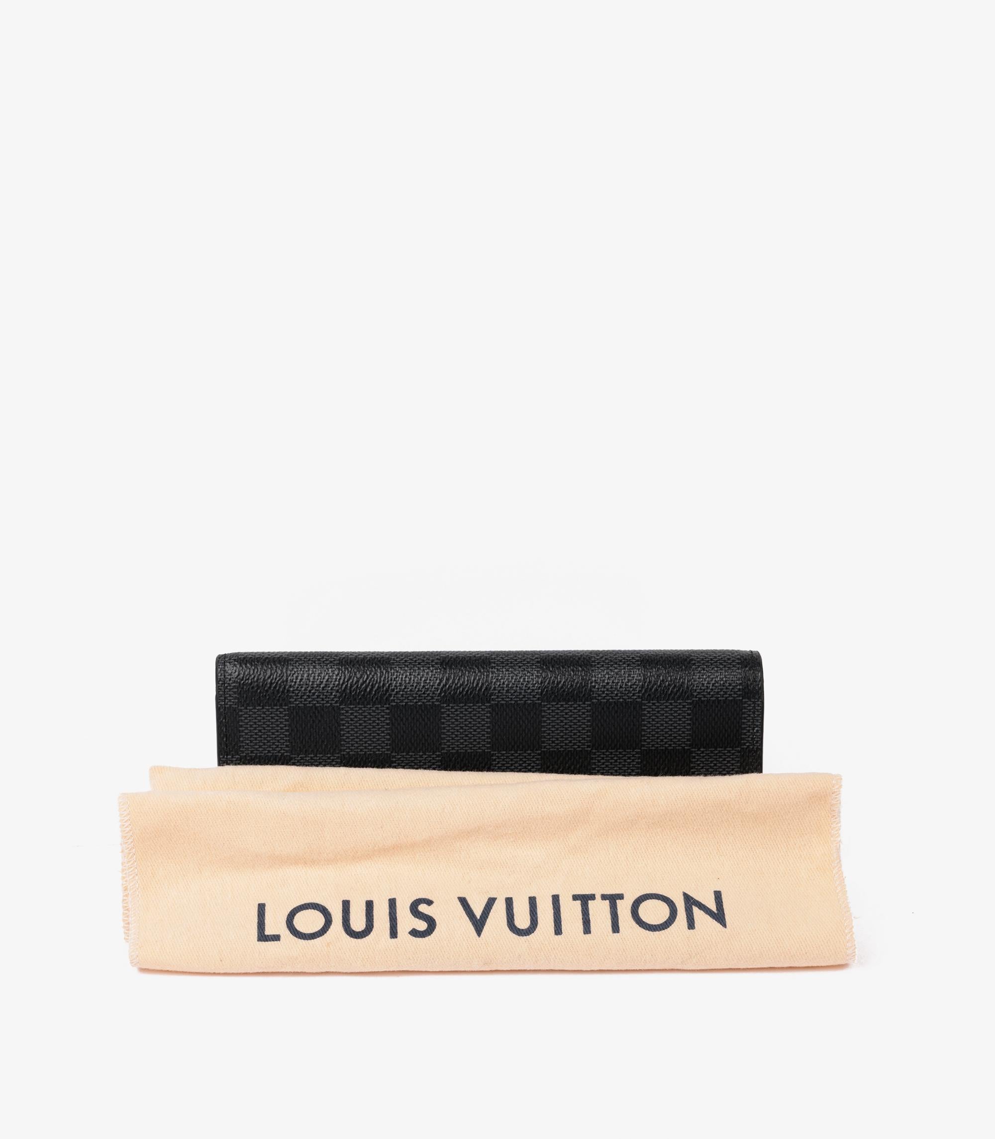 Nero Portafoglio Louis Vuitton Graphite Damier Coated Canvas Brazza Bi-Fold in vendita