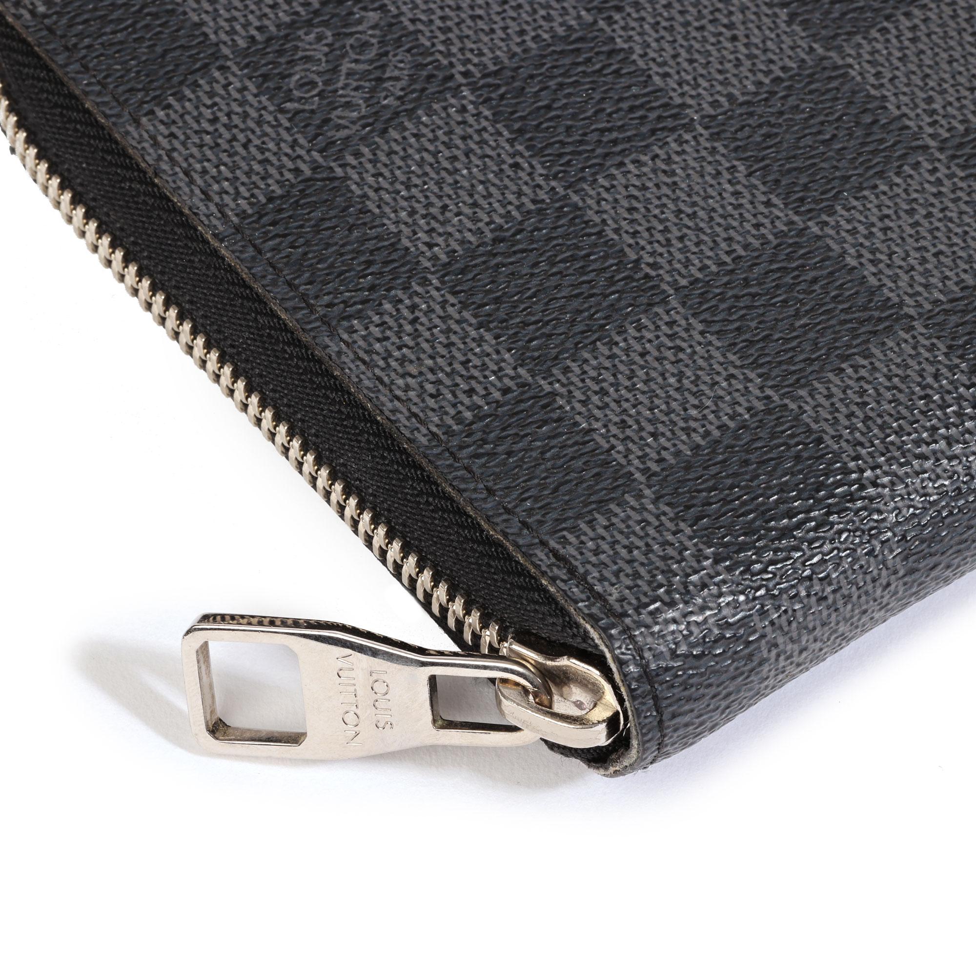 Louis Vuitton GRAPHITE DAMIER COATED CANVAS ZIPPY ORGANISER

CONDITION NOTES
The exterior is in exceptional condition with minimal signs of use.
The interior is in exceptional condition with minimal signs of use.
The hardware is in exceptional