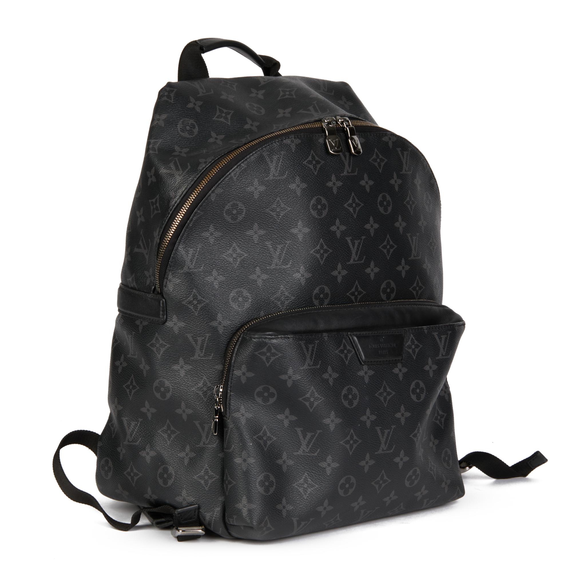 LOUIS VUITTON
Graphite Monogram Eclipse Coated Canvas & Black Calfskin Leather Discovery Backpack

Xupes Reference: CB641
Serial Number: TJ2148
Age (Circa): 2018
Authenticity Details: Date Stamp (Made in France)
Gender: Gents
Type: Backpack

Colour: