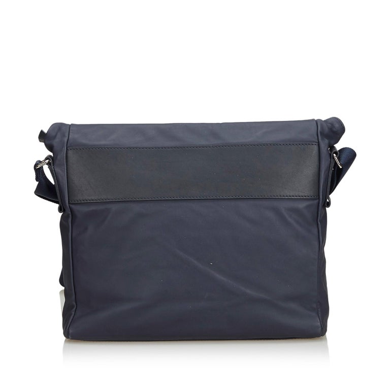 Louis Vuitton Gray Charcoal Leather V Line Messenger Bag France w/ Dust Bag For Sale at 1stdibs