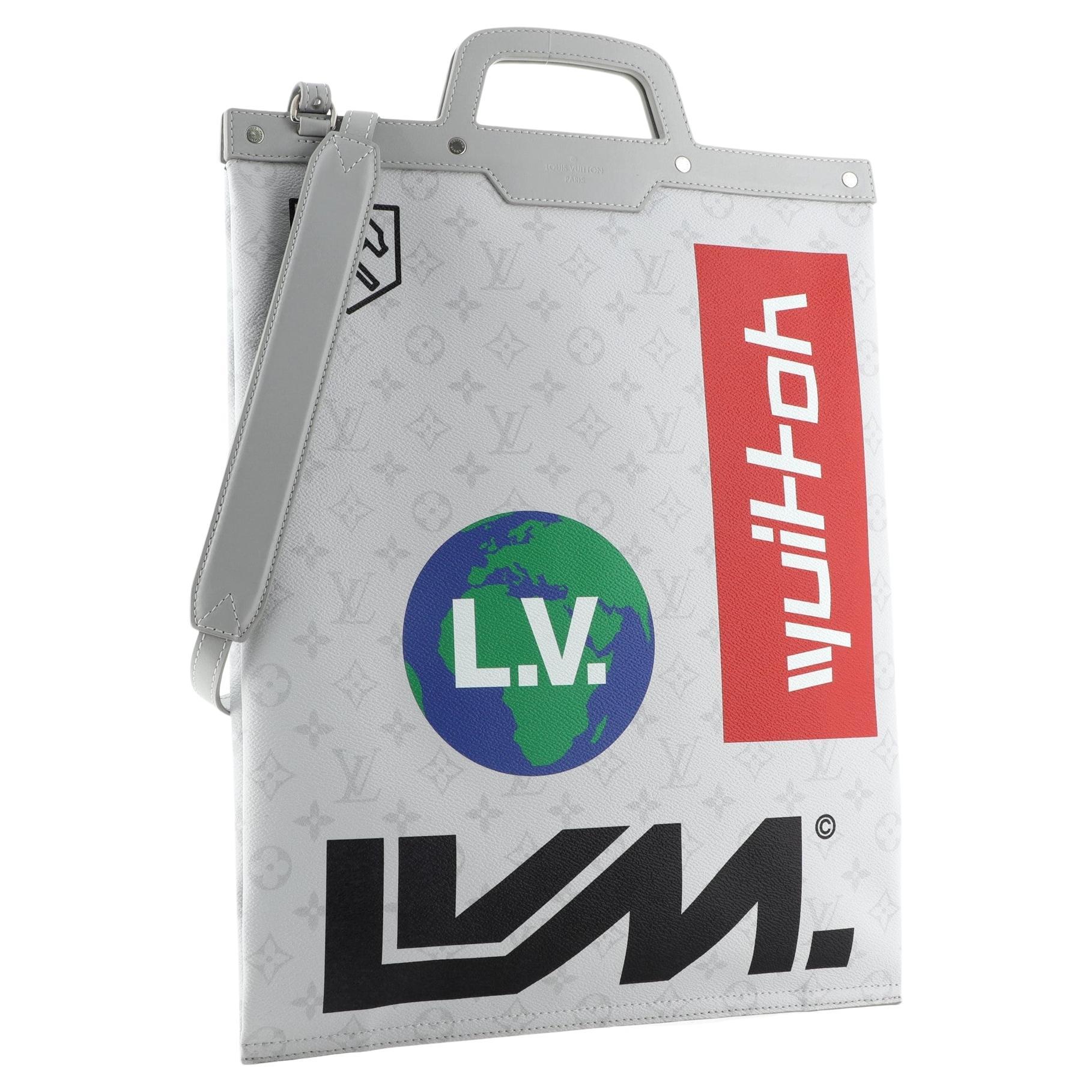 Louis Vuitton Logo Story Monogramm Canvas Limited Edition Tragetasche mit grauem Druck im Angebot