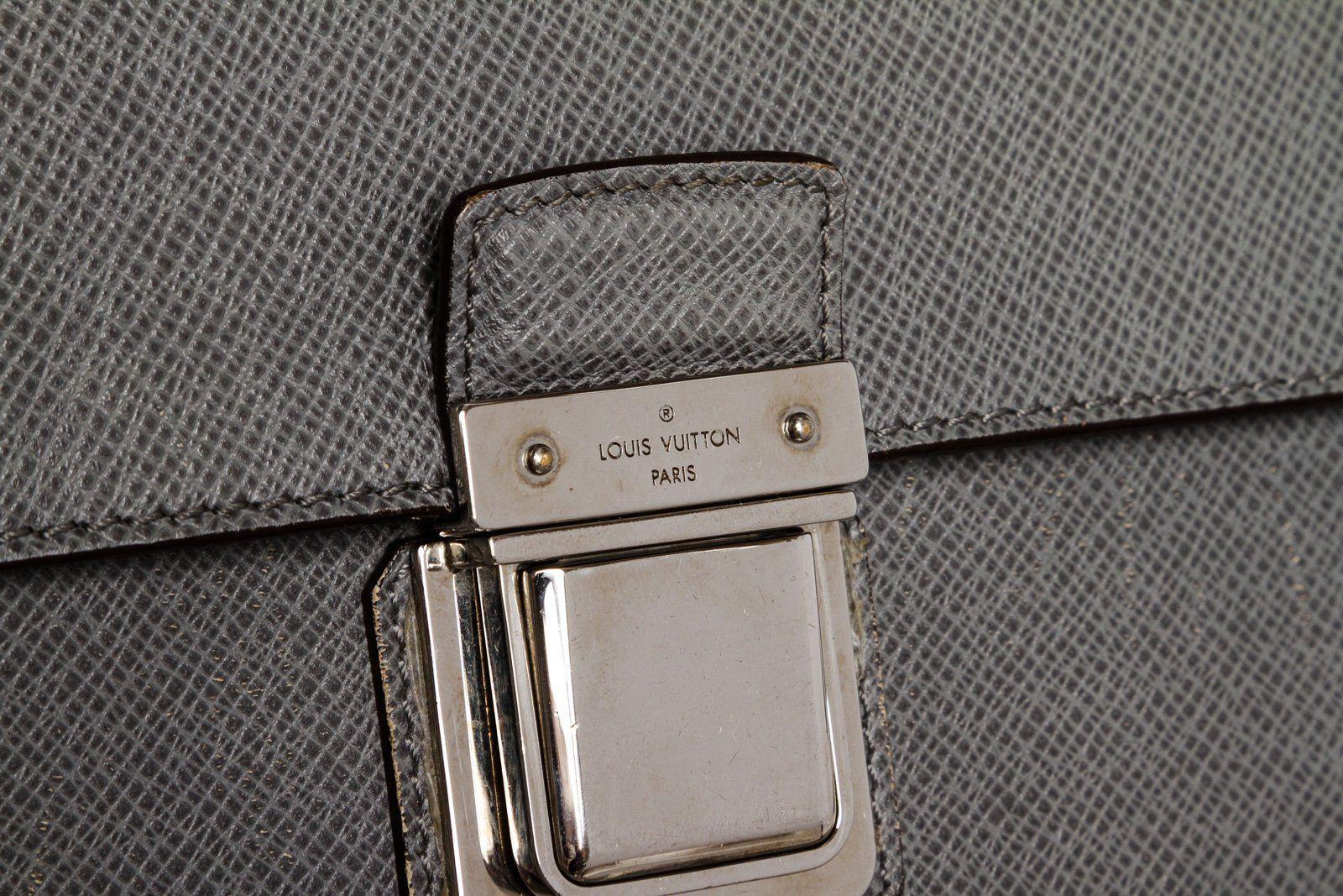 Men's Louis Vuitton Gray Taiga Leather Vassili GM Briefcase Bag For Sale