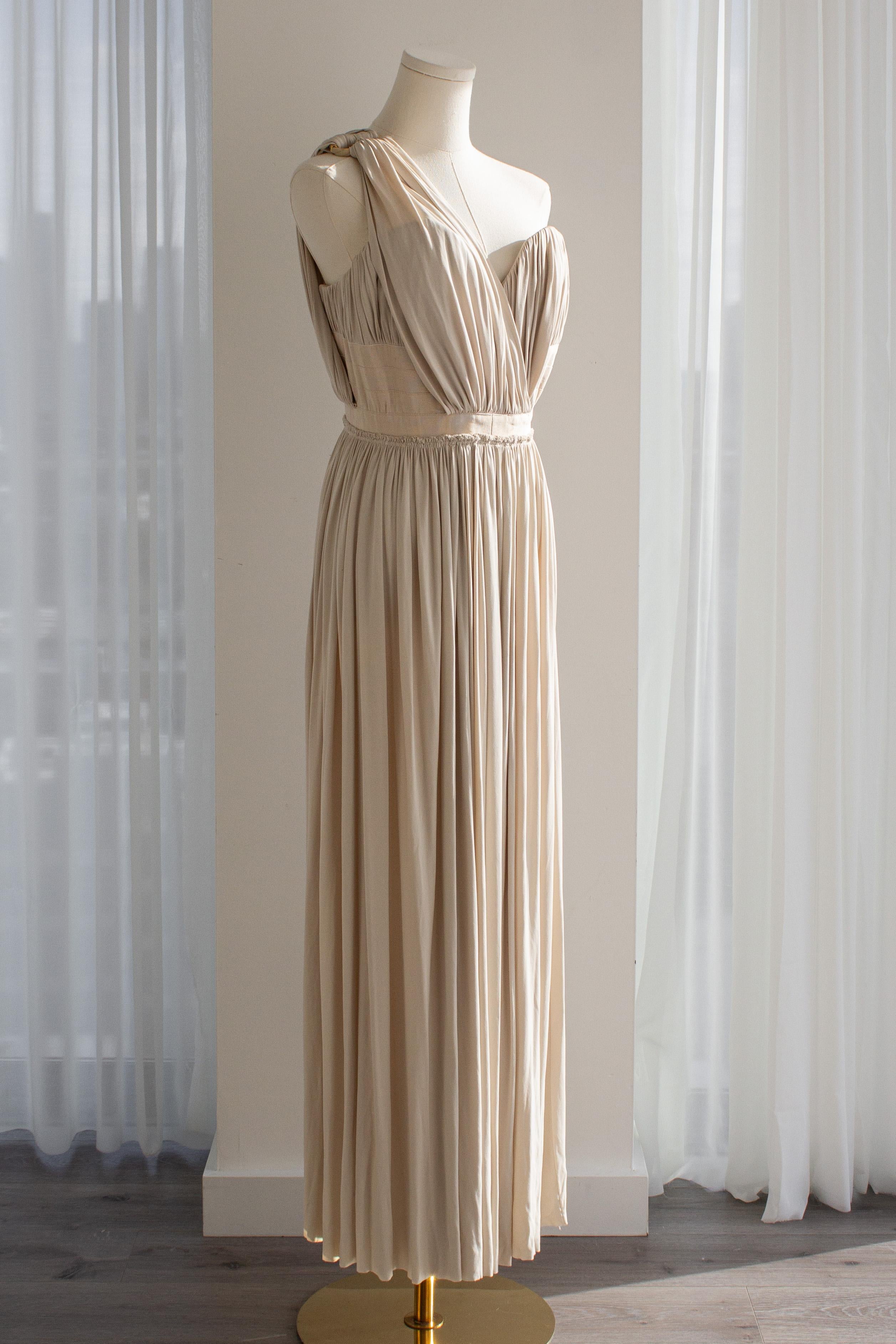 Louis Vuitton Grecian Haferflocken Beige plissiertes Abendkleid im Angebot 8