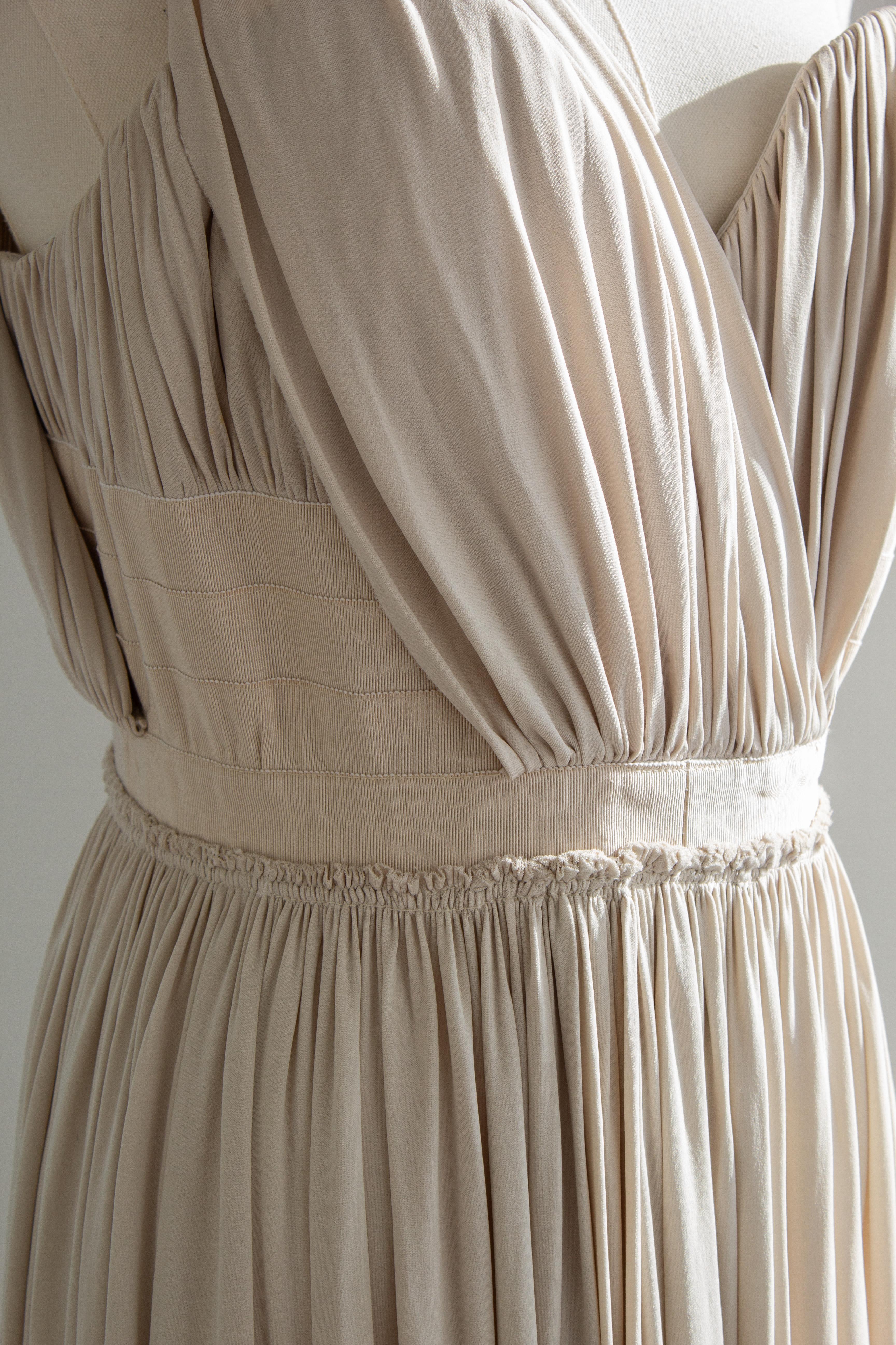 Louis Vuitton Grecian Haferflocken Beige plissiertes Abendkleid im Angebot 9